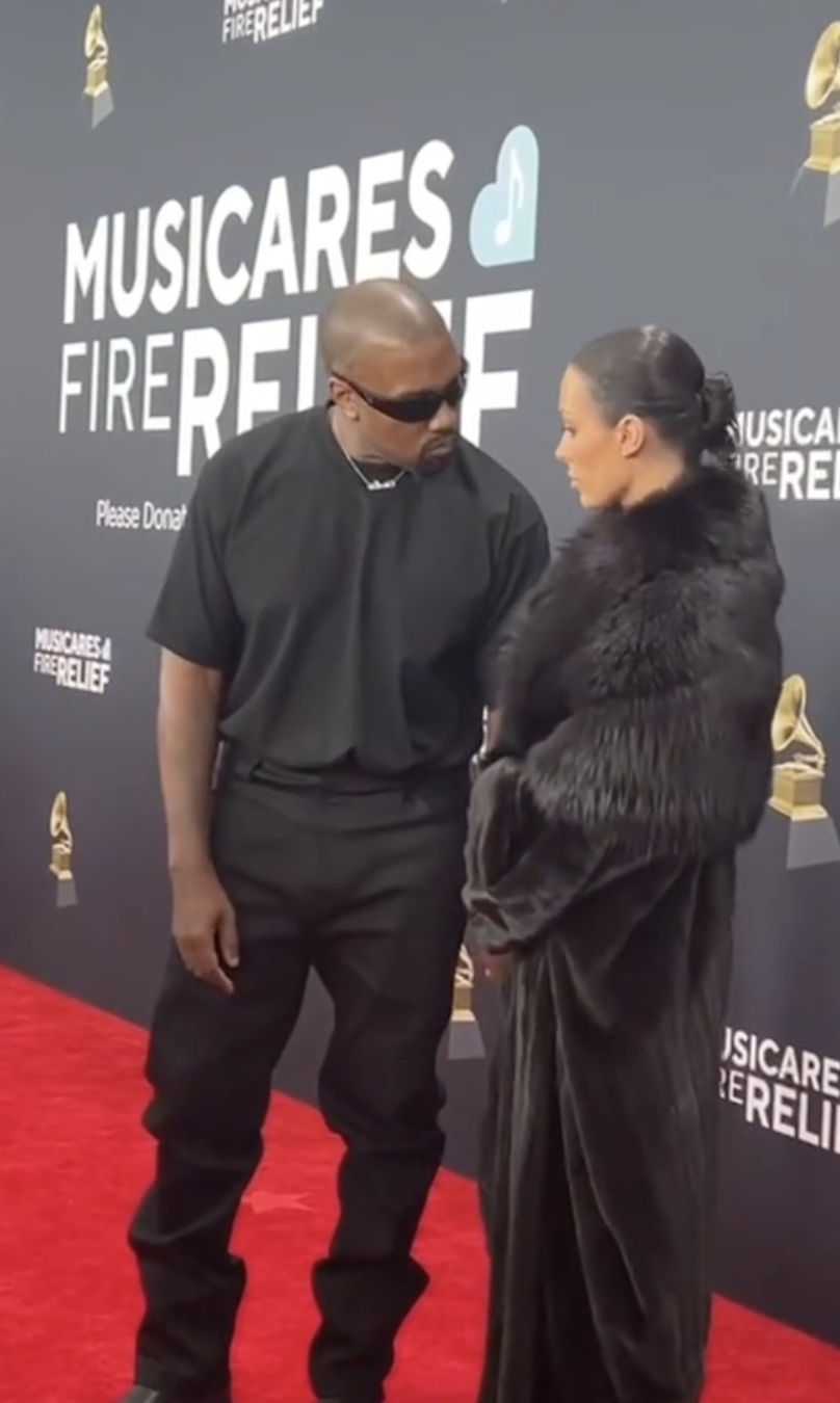 Kanye West und Bianca Censori bei der 67. jährlichen Grammy-Verleihung am 2. Februar 2025 in Los Angeles, Kalifornien, fotografiert. | Quelle: TikTok.com/CBSMornings