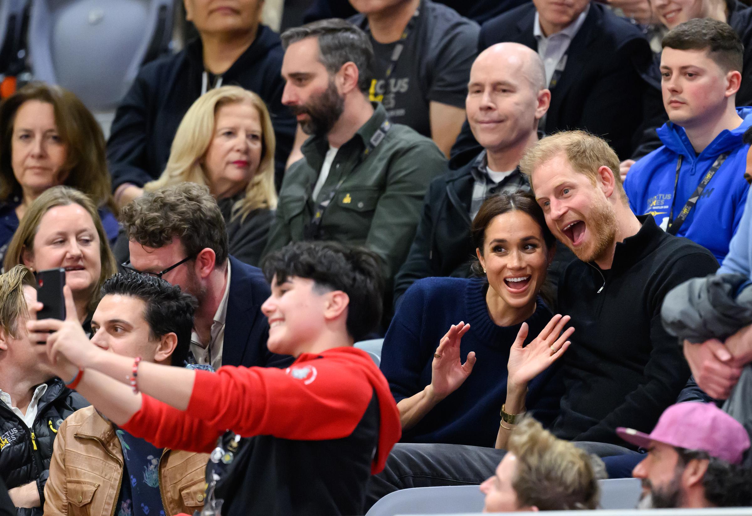 Meghan, Herzogin von Sussex und Prinz Harry, Herzog von Sussex besuchen das Rollstuhlbasketballspiel am ersten Tag der Invictus Games 2025 im Vancouver Convention Centre in Vancouver, British Columbia, am 9. Februar 2025 | Quelle: Getty Images