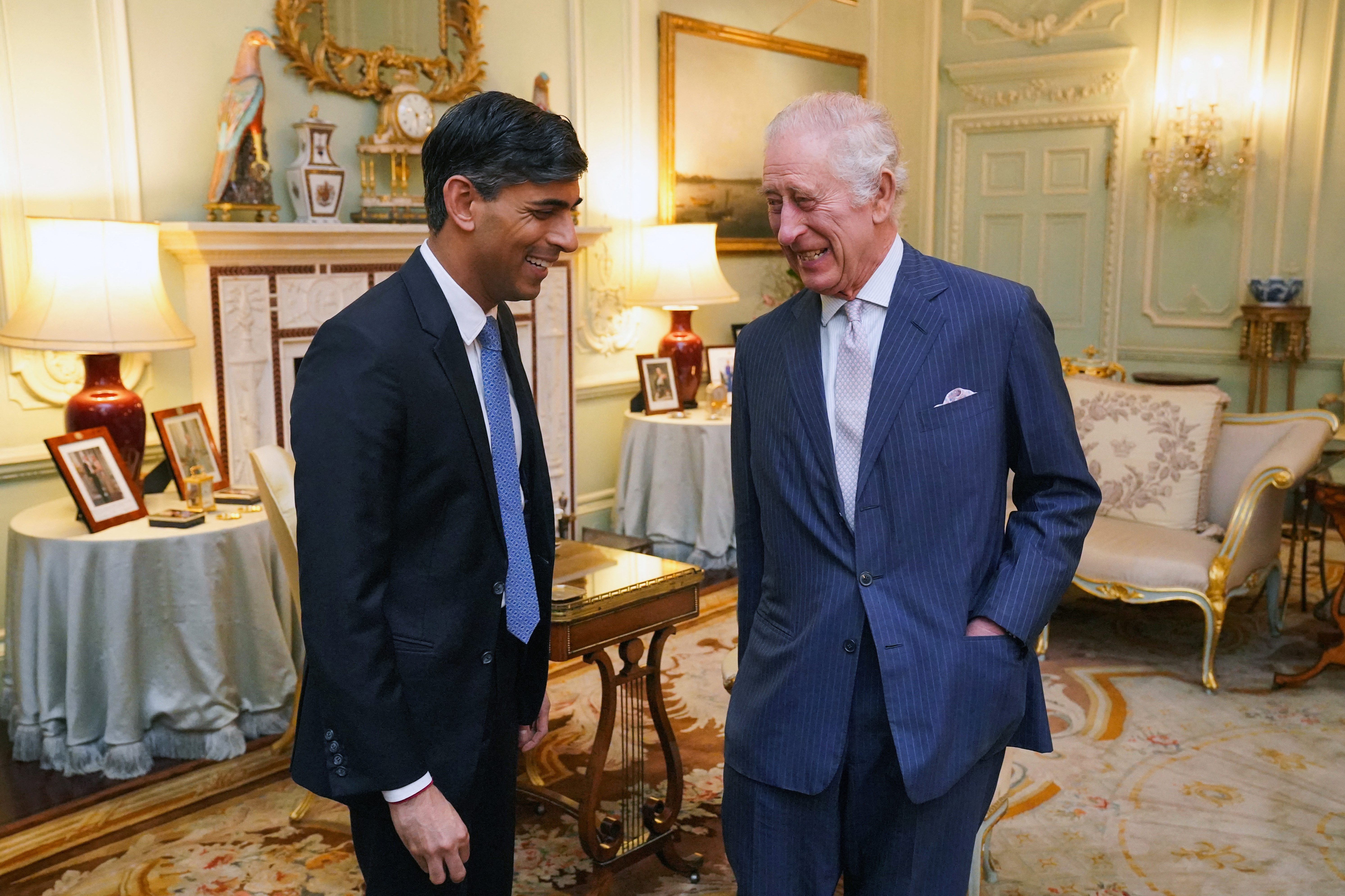 Premierminister Rishi Sunak und König Charles III. treffen sich am 21. Februar 2024 im Buckingham Palace im Zentrum Londons | Quelle: Getty Images