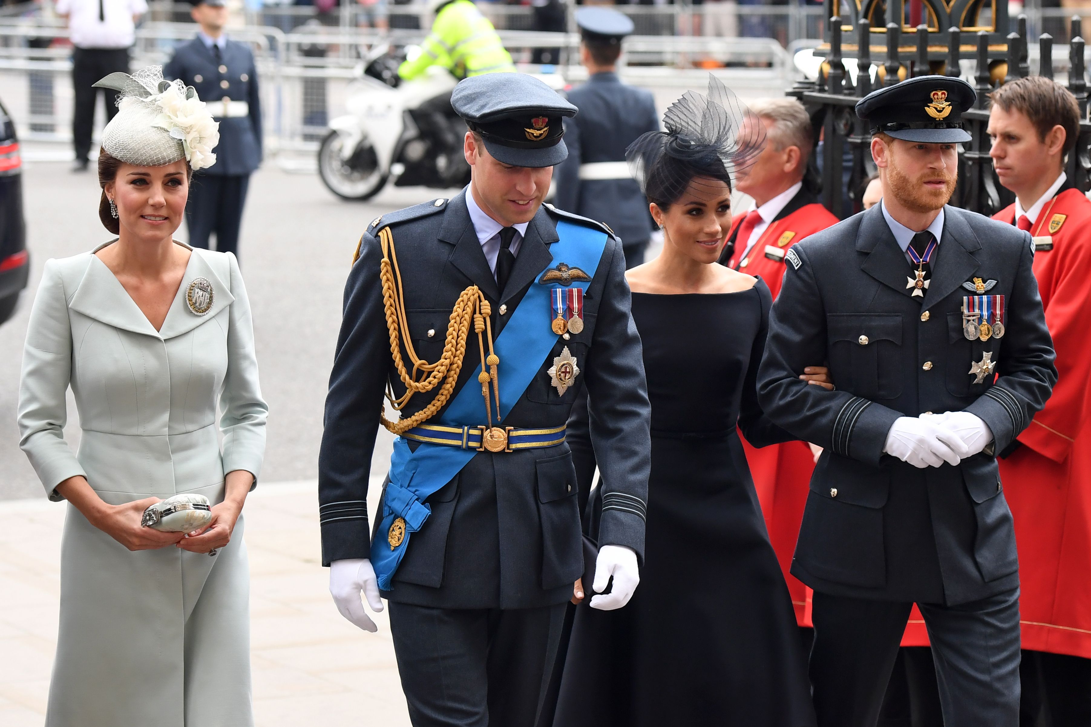 Die ehemalige Herzogin Kate, Prinz William, Herzogin Meghan und Prinz Harry beim Gottesdienst anlässlich des hundertjährigen Bestehens der Royal Air Force (RAF) in der Westminster Abbey im Zentrum von London am 10. Juli 2018 | Quelle: Getty Images