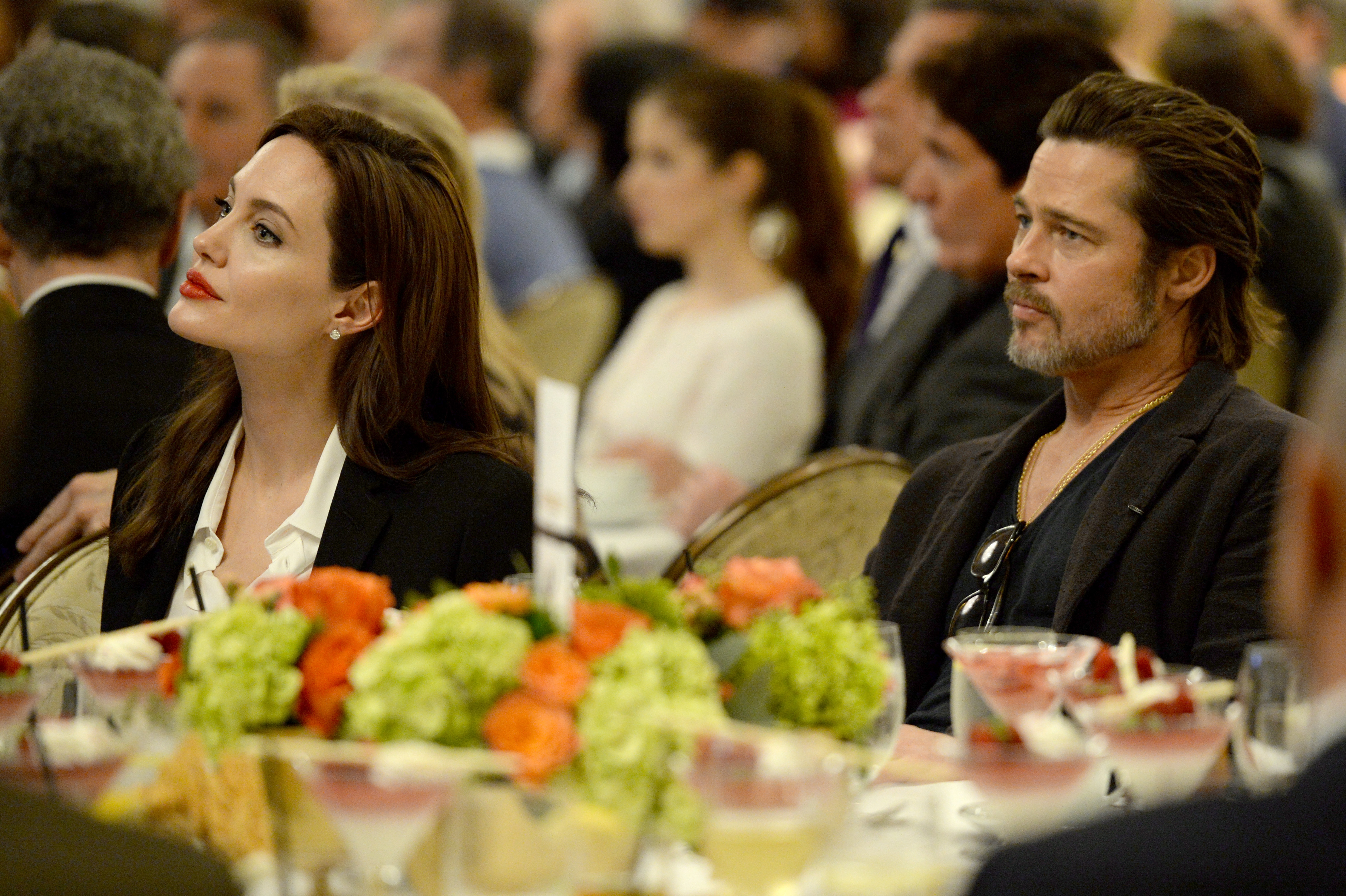 Angelina Jolie und Brad Pitt nehmen am 9. Januar 2015 an der 15th Annual AFI Awards Luncheon in Beverly Hills, Kalifornien, teil. | Quelle: Getty Images