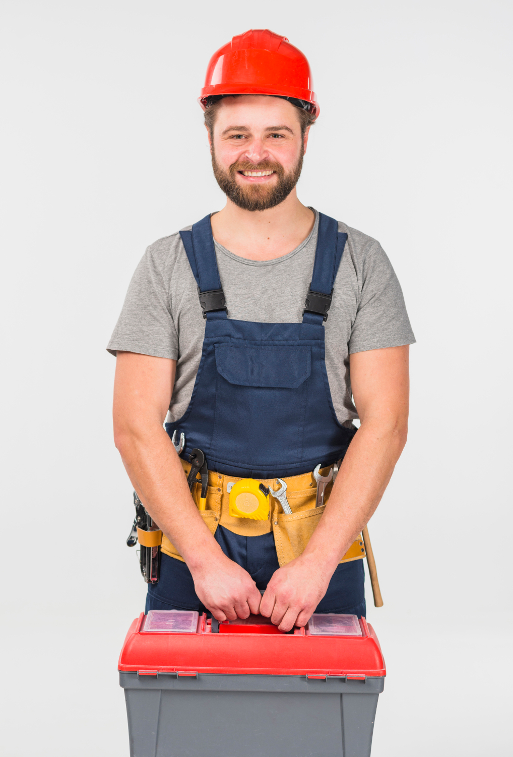 Ein Mann hält einen Werkzeugkasten | Quelle: Freepik