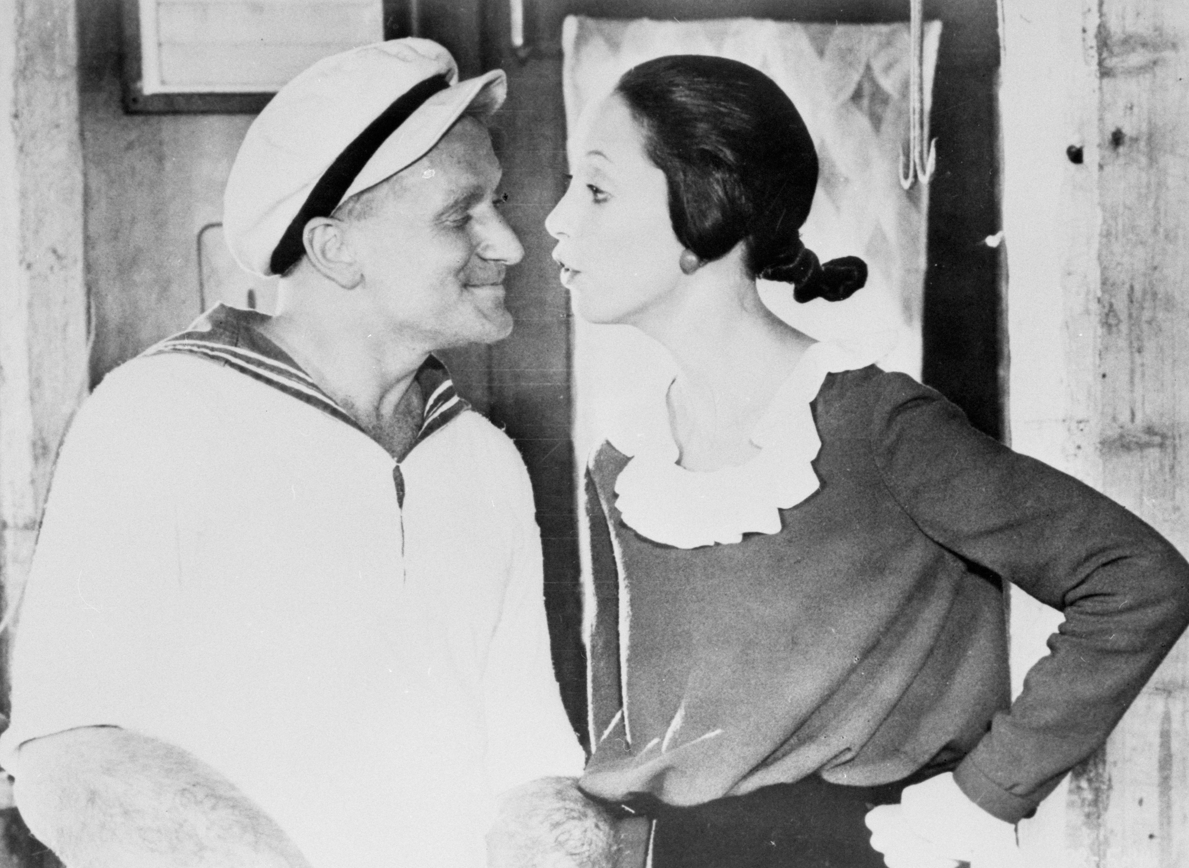 Robin Williams als Popeye und Shelley Duvall als Olive Oyl, ca. 1980 | Quelle: Getty Images