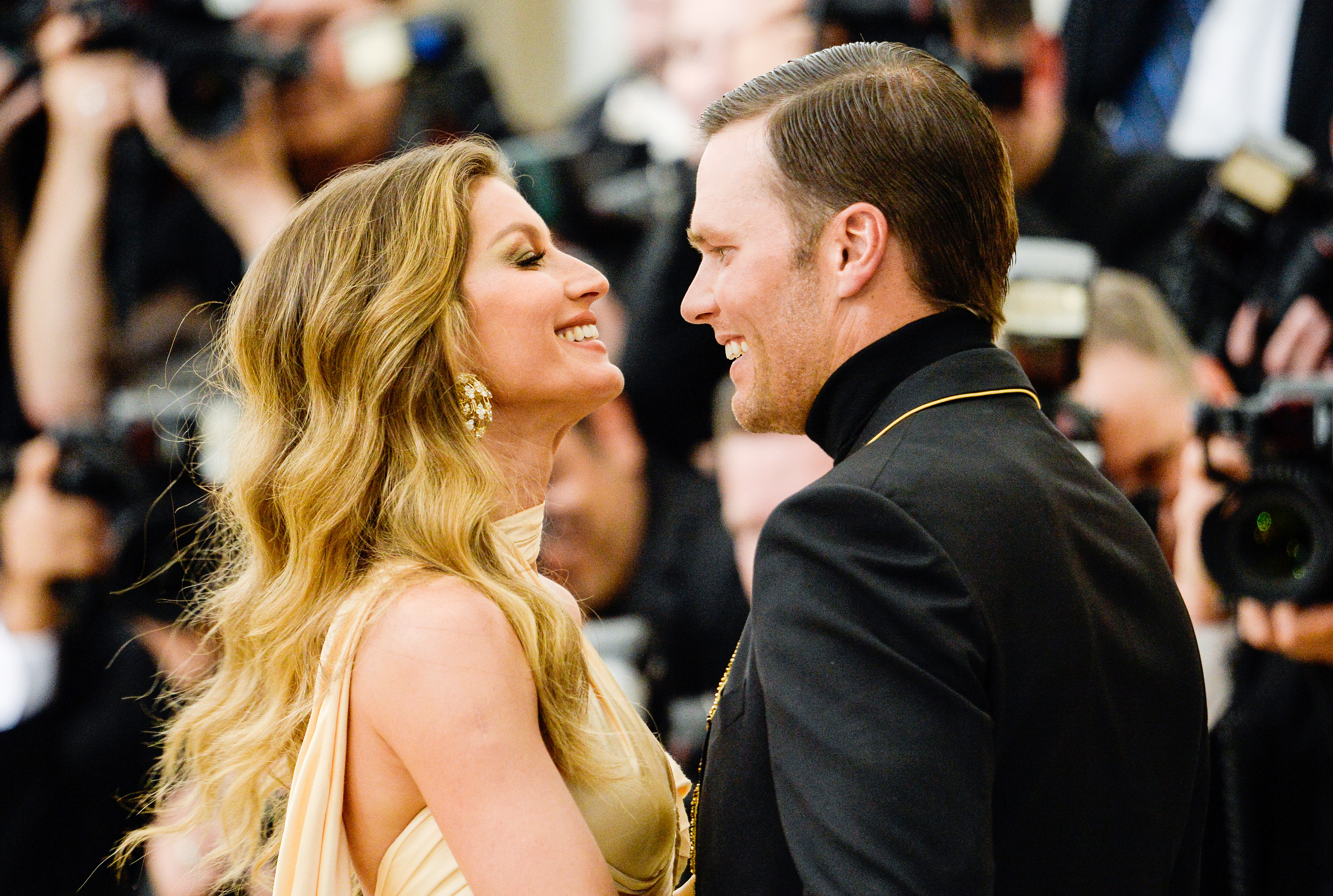 Tom Brady und Gisele Bündchen bei der „Heavenly Bodies: Fashion & The Catholic Imagination“-Gala des Costume Institute im Metropolitan Museum in New York City am 7. Mai 2018 | Quelle: Getty Images