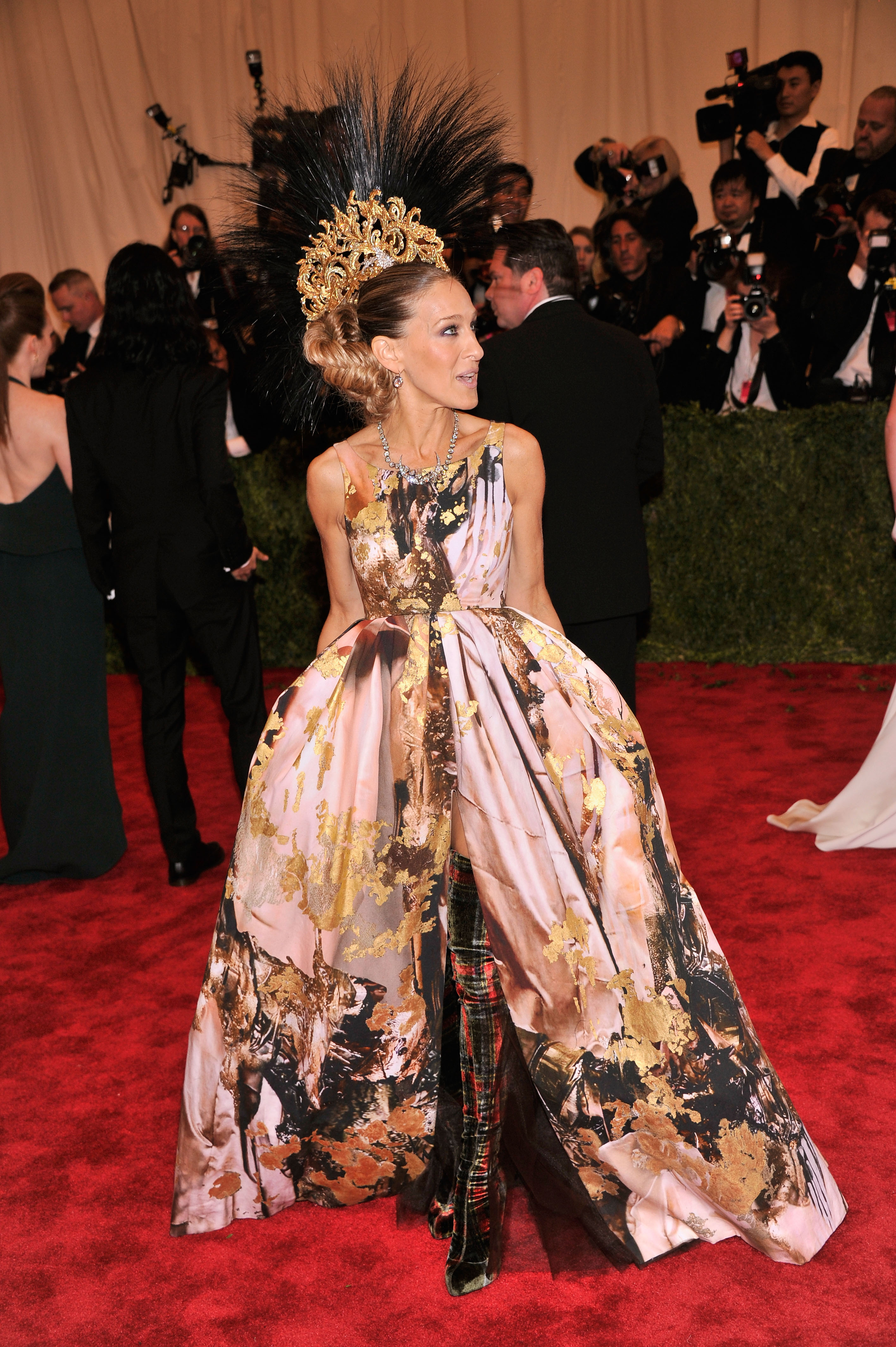 Sarah Jessica Parker besucht die Met Gala mit dem Thema "PUNK: Chaos to Couture" im Metropolitan Museum of Art am 6. Mai 2013 in New York City. | Quelle: Getty Images