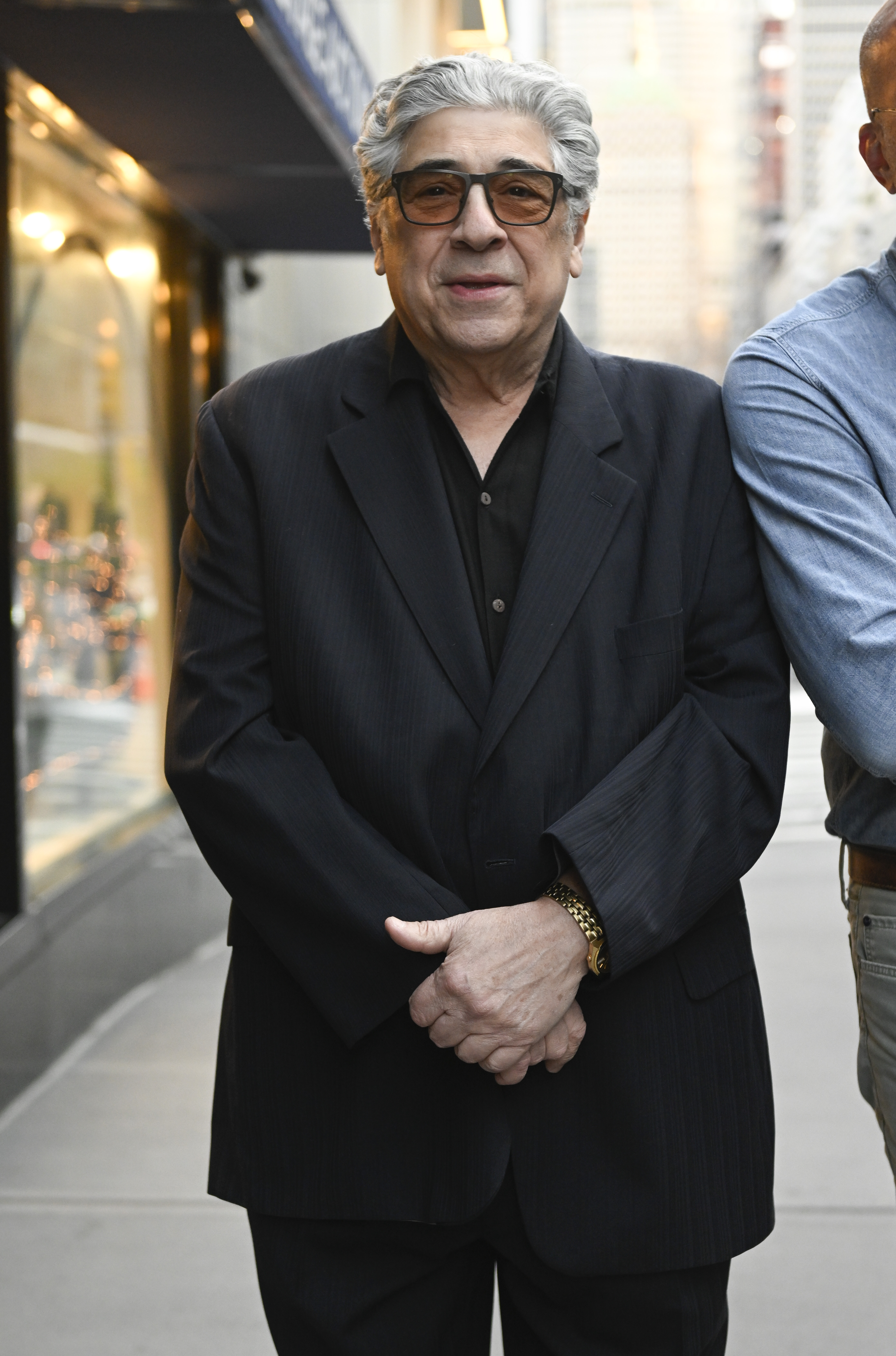 Vincent Pastore ist kürzlich verstorben. Auf diesem Foto posierte er während der „Greatest Auction of Television History“ bei Heritage Auctions am 18. Mai 2023 in New York City, New York. | Quelle: Getty Images