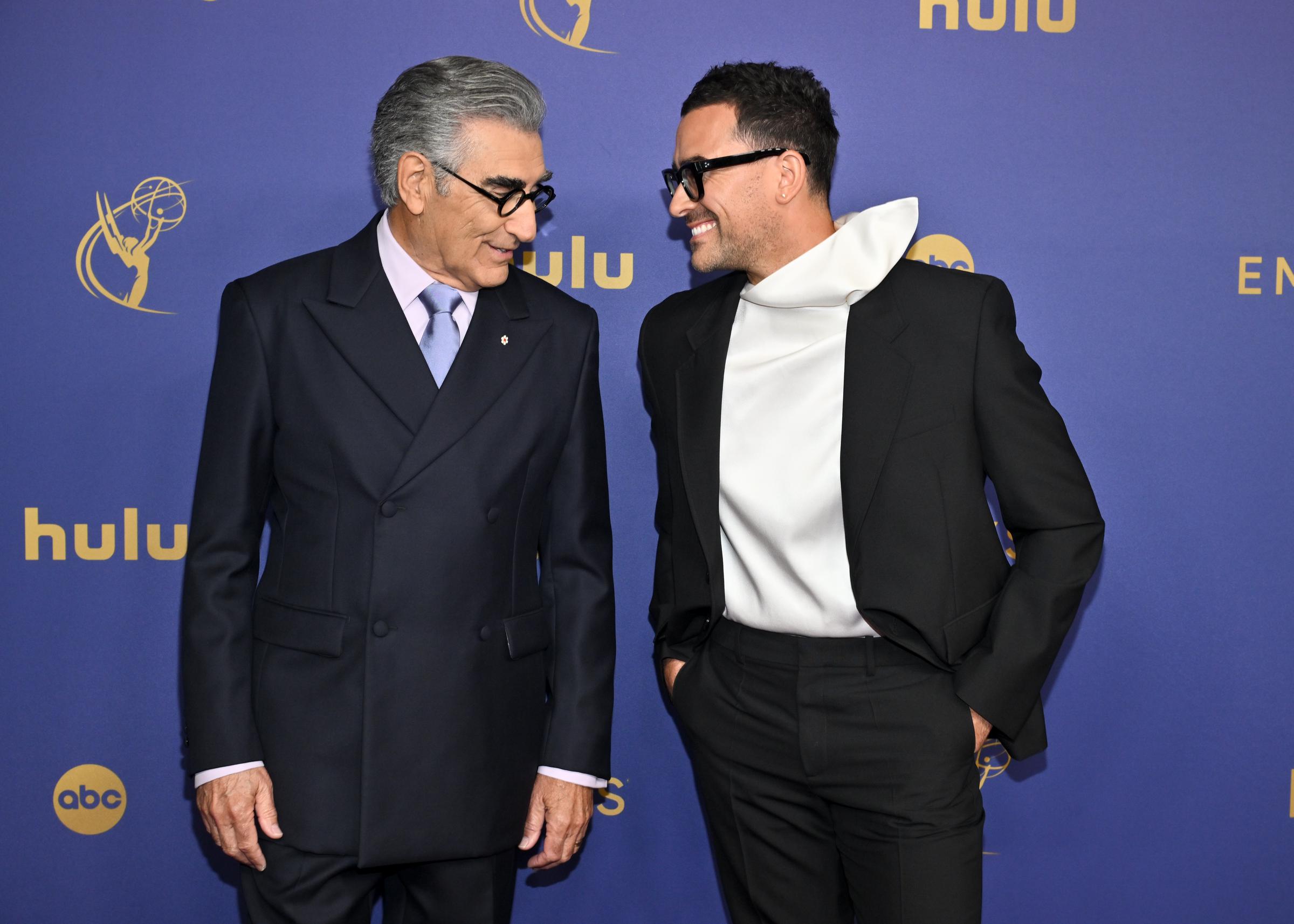 Eugene und Daniel Levy bei den 76. Primetime Emmy Awards am 15. September 2024 in Los Angeles, Kalifornien. | Quelle: Getty Images