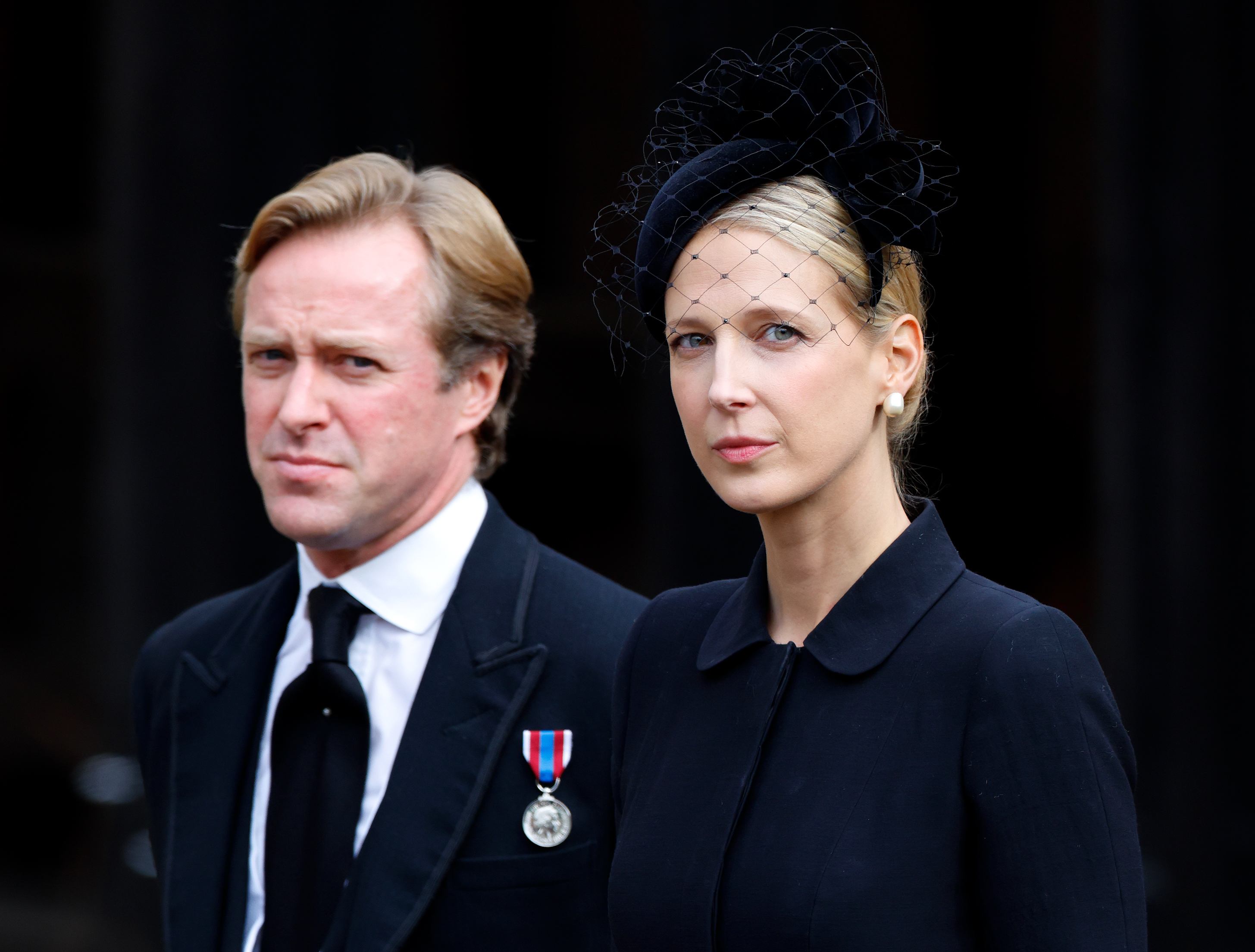 Thomas Kingston und Lady Gabriella Kingston nehmen am 19. September 2022 an der Beisetzung von Königin Elisabeth II. in der St. George's Chapel auf Schloss Windsor teil. | Quelle: Getty Images