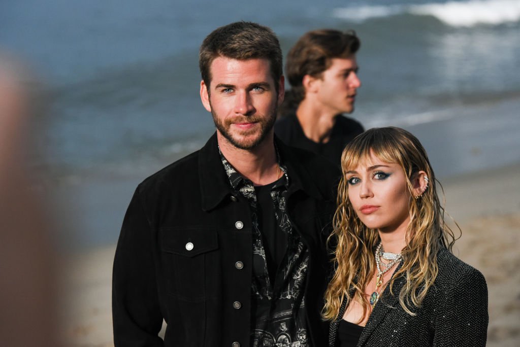 Liam Hemsworth und Miley Cyrus bei Saint Laurent Herren Frühling Sommer 20 Show am 6. Juni 2019 in Malibu, Kalifornien. (Foto von Presley Ann / WireImage) I Quelle: Getty Images