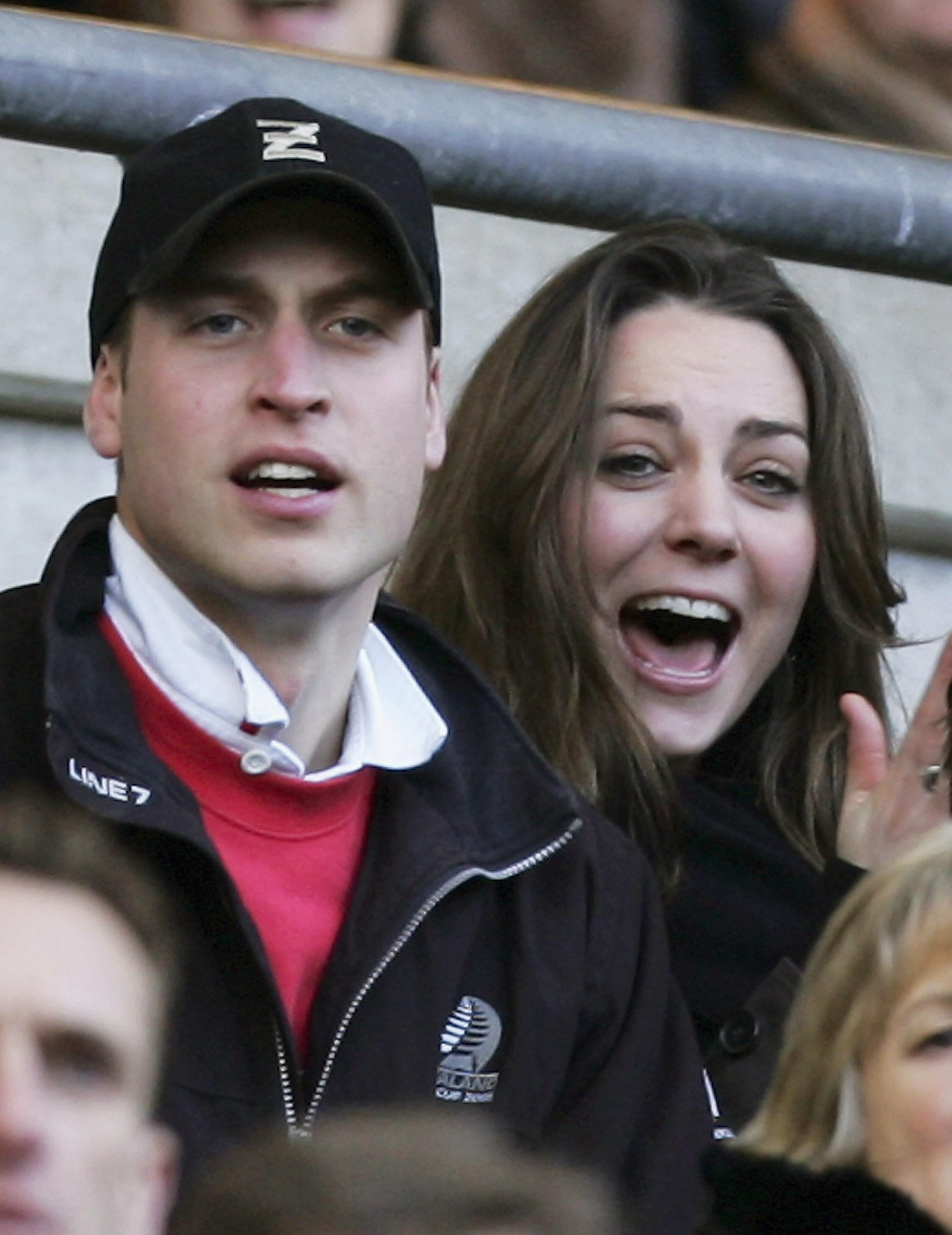 Prinz William und Kate Middleton während des Spiels der RBS Six Nations Championship am 10. Februar 2007 in London, England. | Quelle: Getty Images