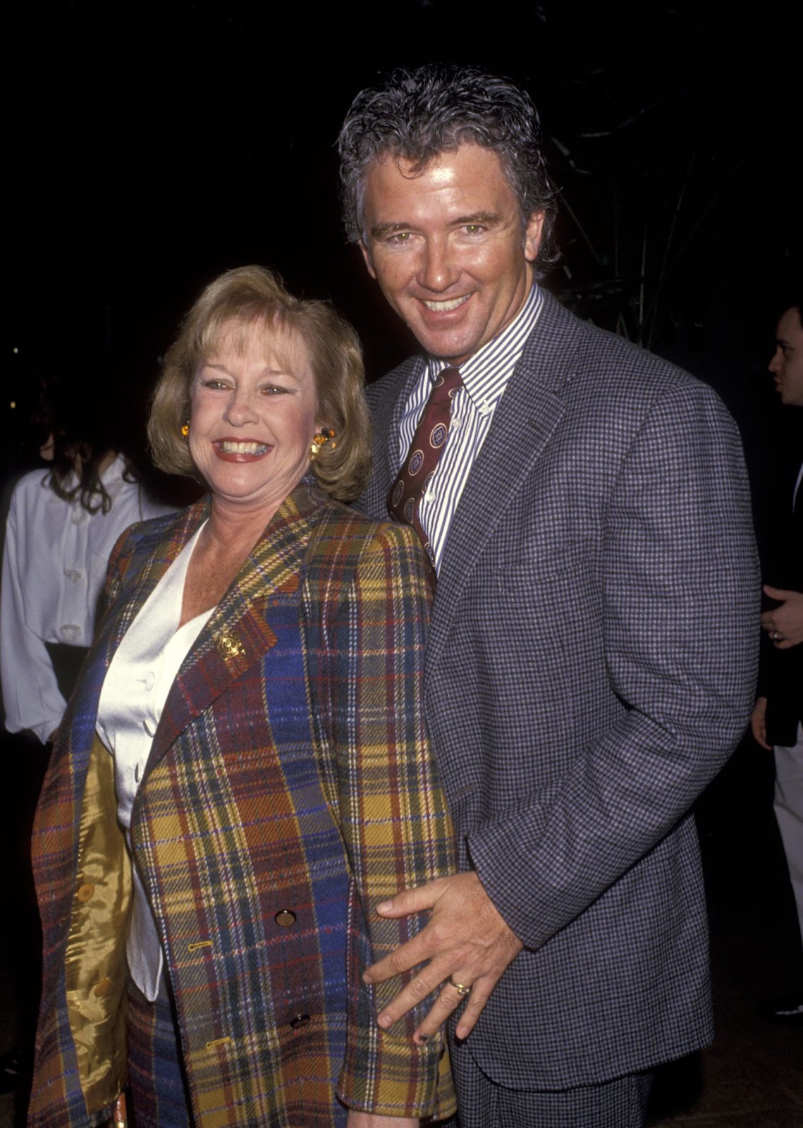 Carlyn Rosser und Patrick Duffy, etwa 1994. | Quelle: Getty Images