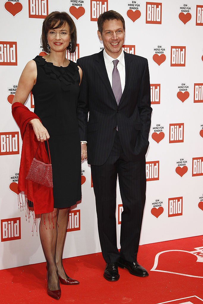 Rene Obermann und Maybrit Illner kommen zur 'Ein Herz für Kinder' Charity-Gala am 17. Dezember 2011 in Berlin | Quelle: Getty Images