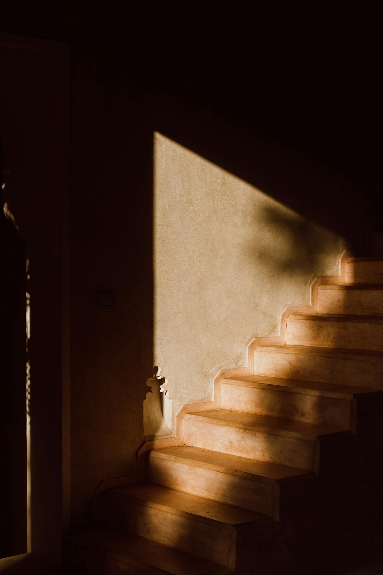 Eine Betontreppe | Quelle: Pexels