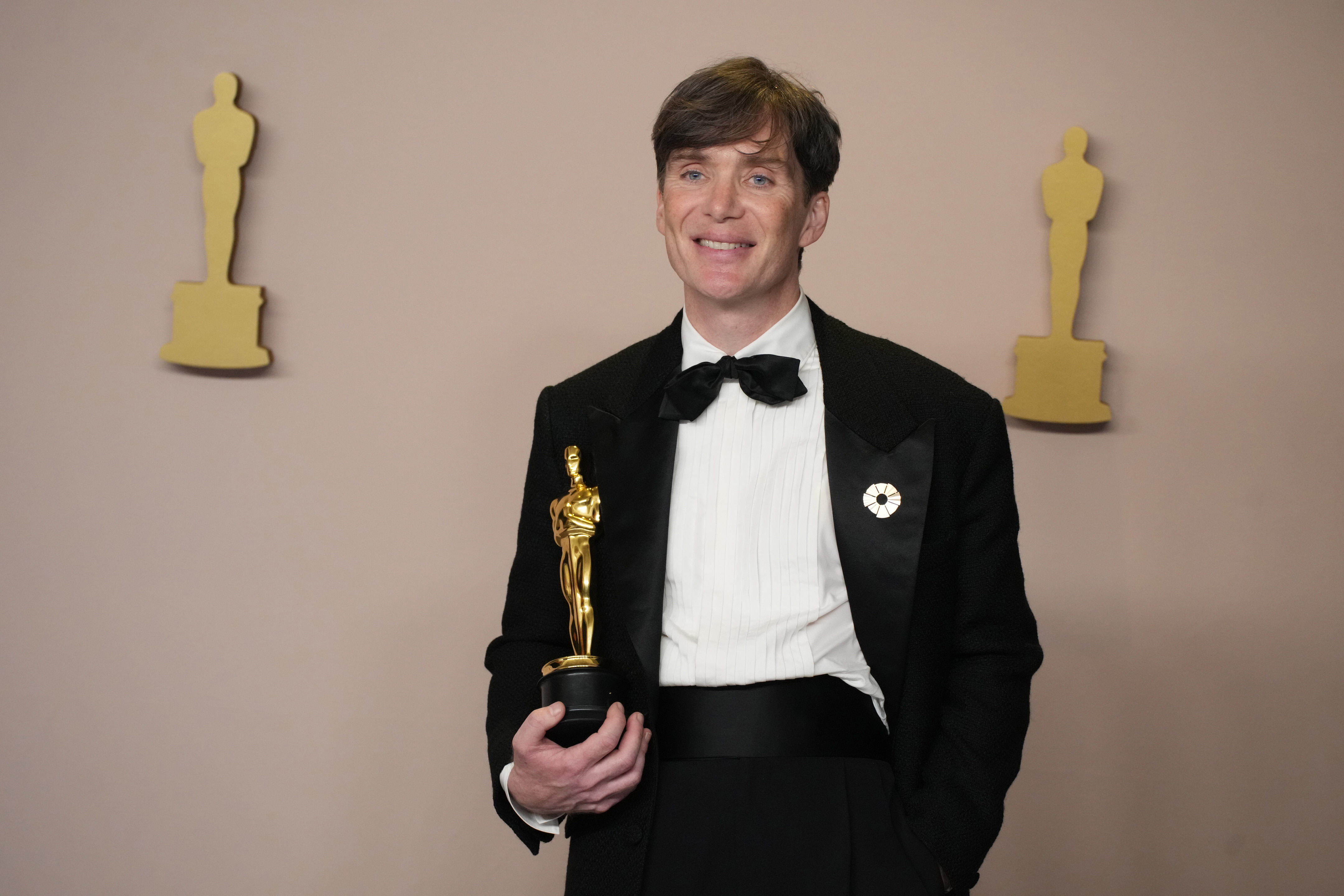 Cillian Murphy, Gewinner des Preises für den besten Hauptdarsteller für "Oppenheimer", auf der Bühne im Presseraum bei den 96th Annual Academy Awards am 10. März 2024 in Hollywood, Kalifornien | Quelle: Getty Images