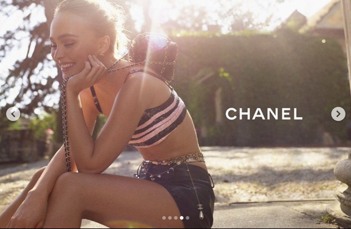 Lily-Rose Depp in einer Chanel-Kampagne, datiert auf Oktober 2020 | Quelle: Instagram/lilyrose_depp