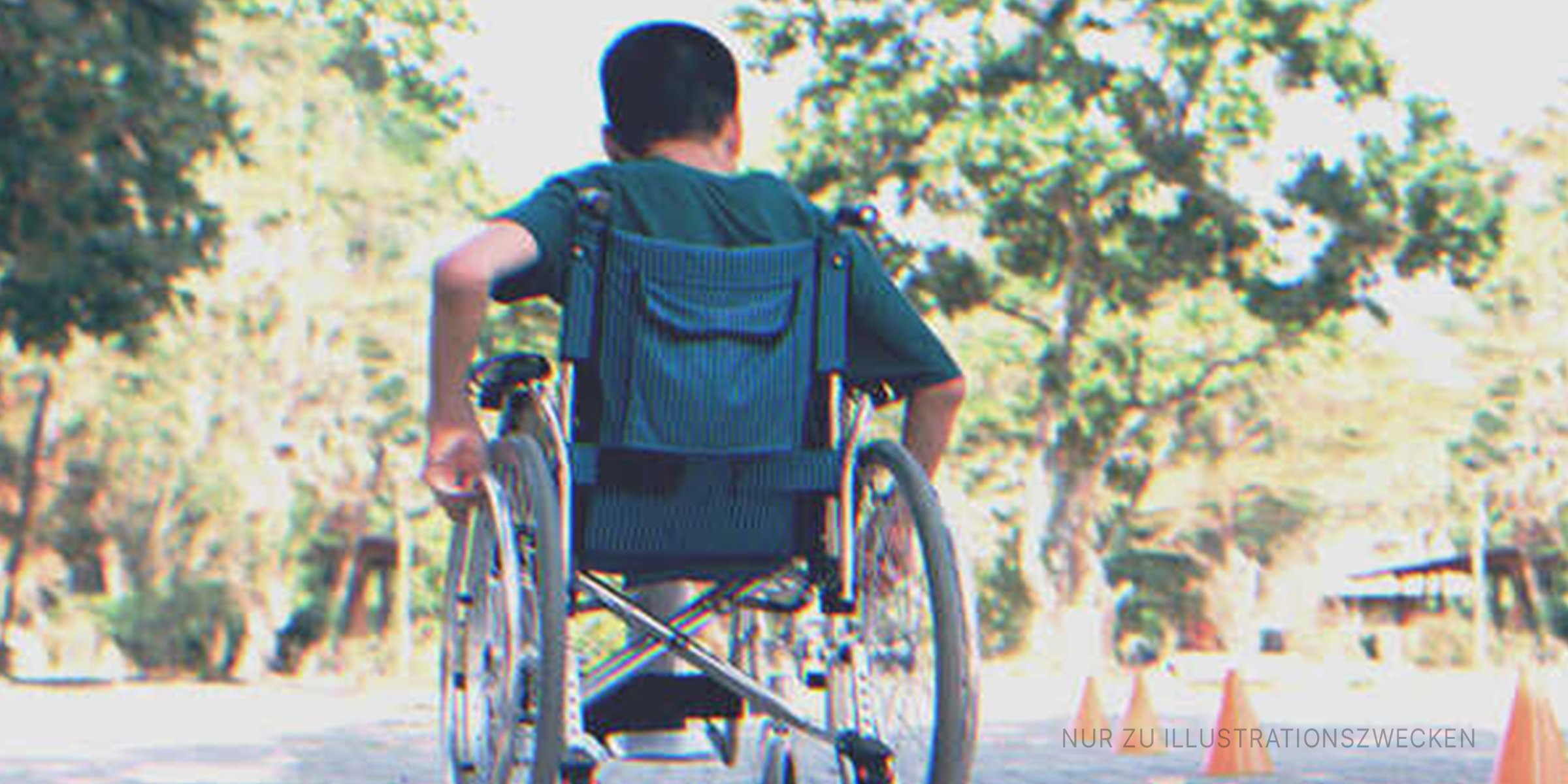Junge im Rollstuhl | Quelle: Shutterstock 