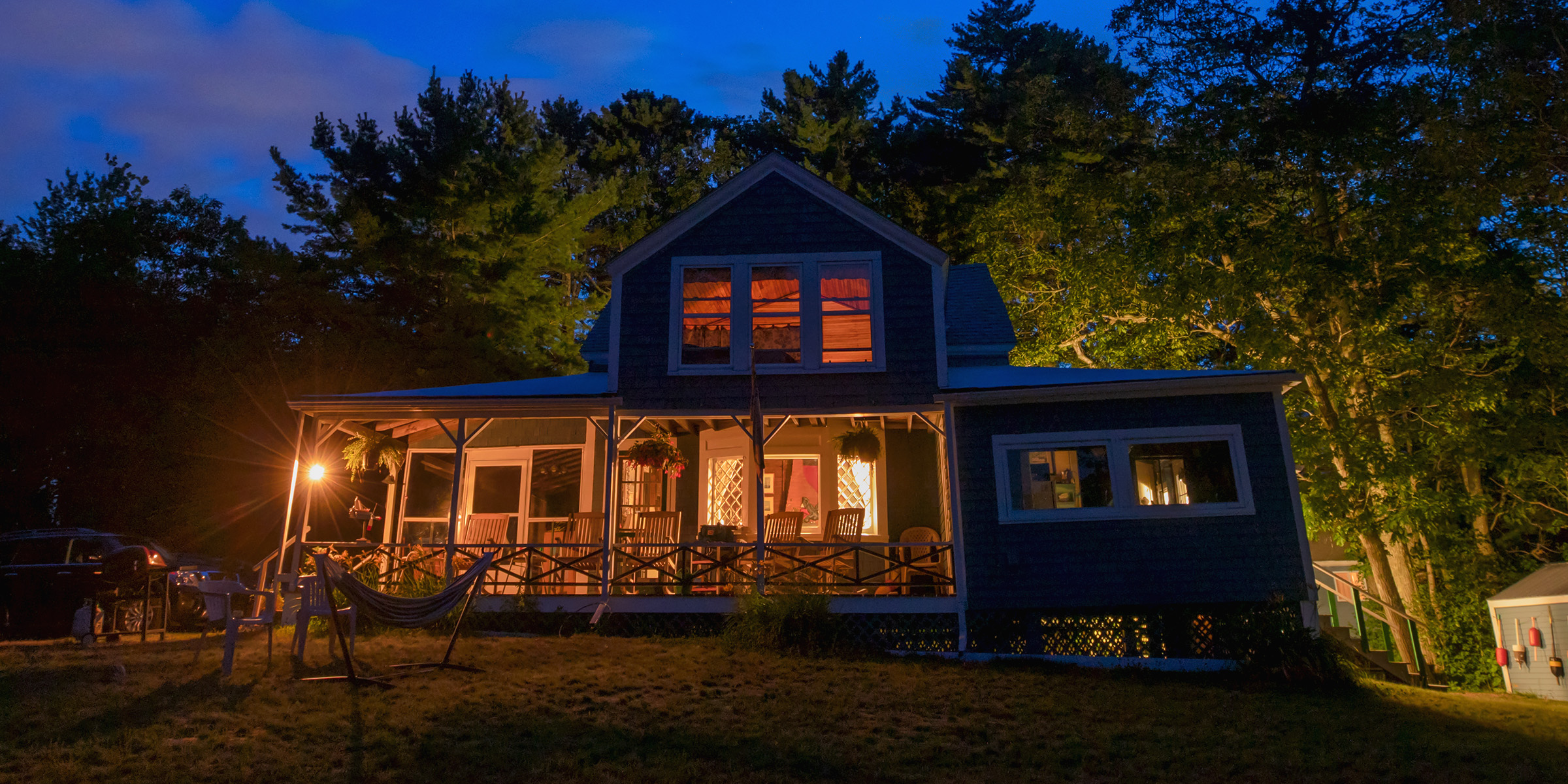Ein Haus bei Nacht | Quelle: Shutterstock