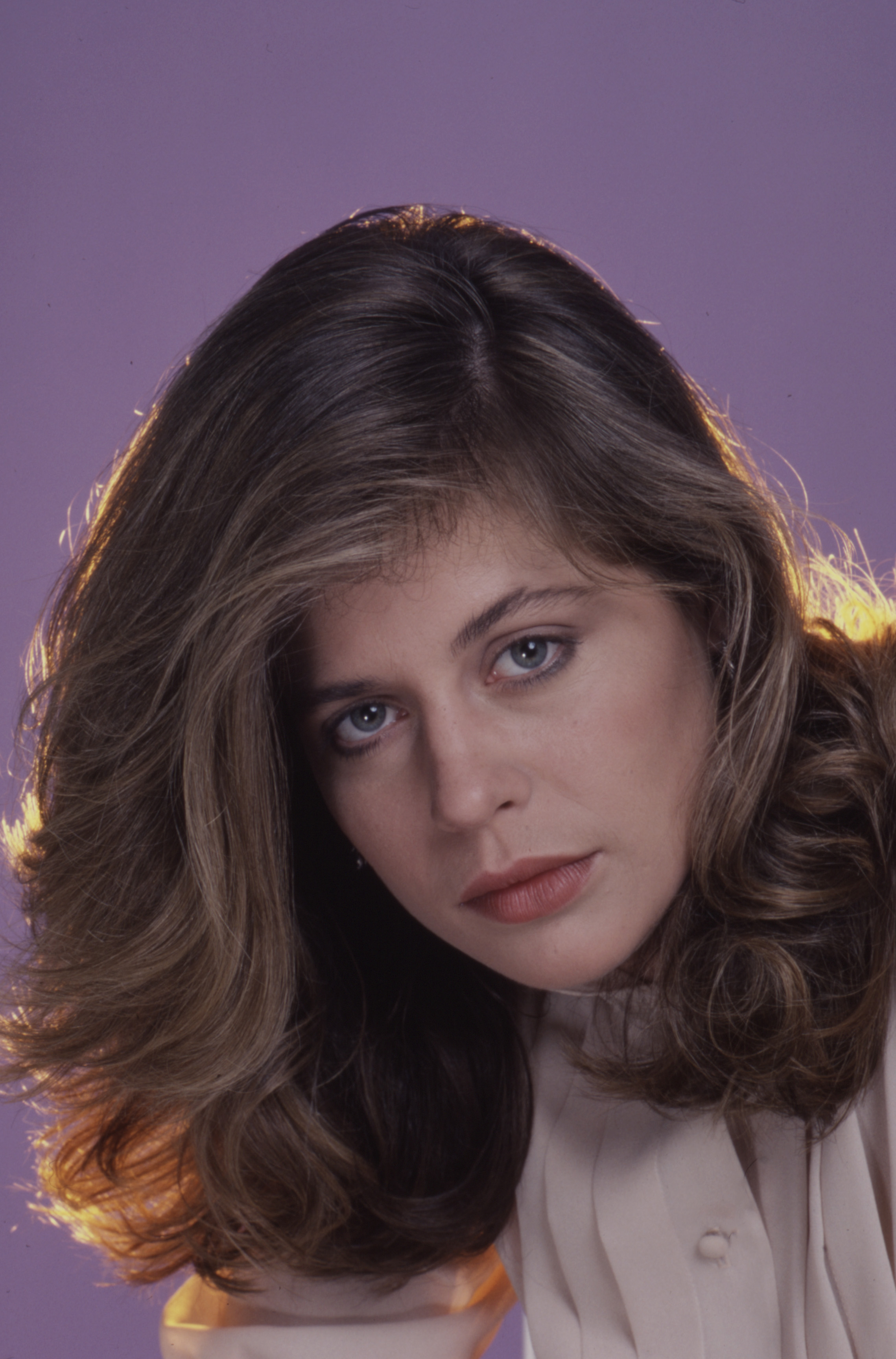 Linda Hamilton posiert für ein Werbefoto für die Serie "King's Crossing", ca. 1982. | Quelle: Getty Images