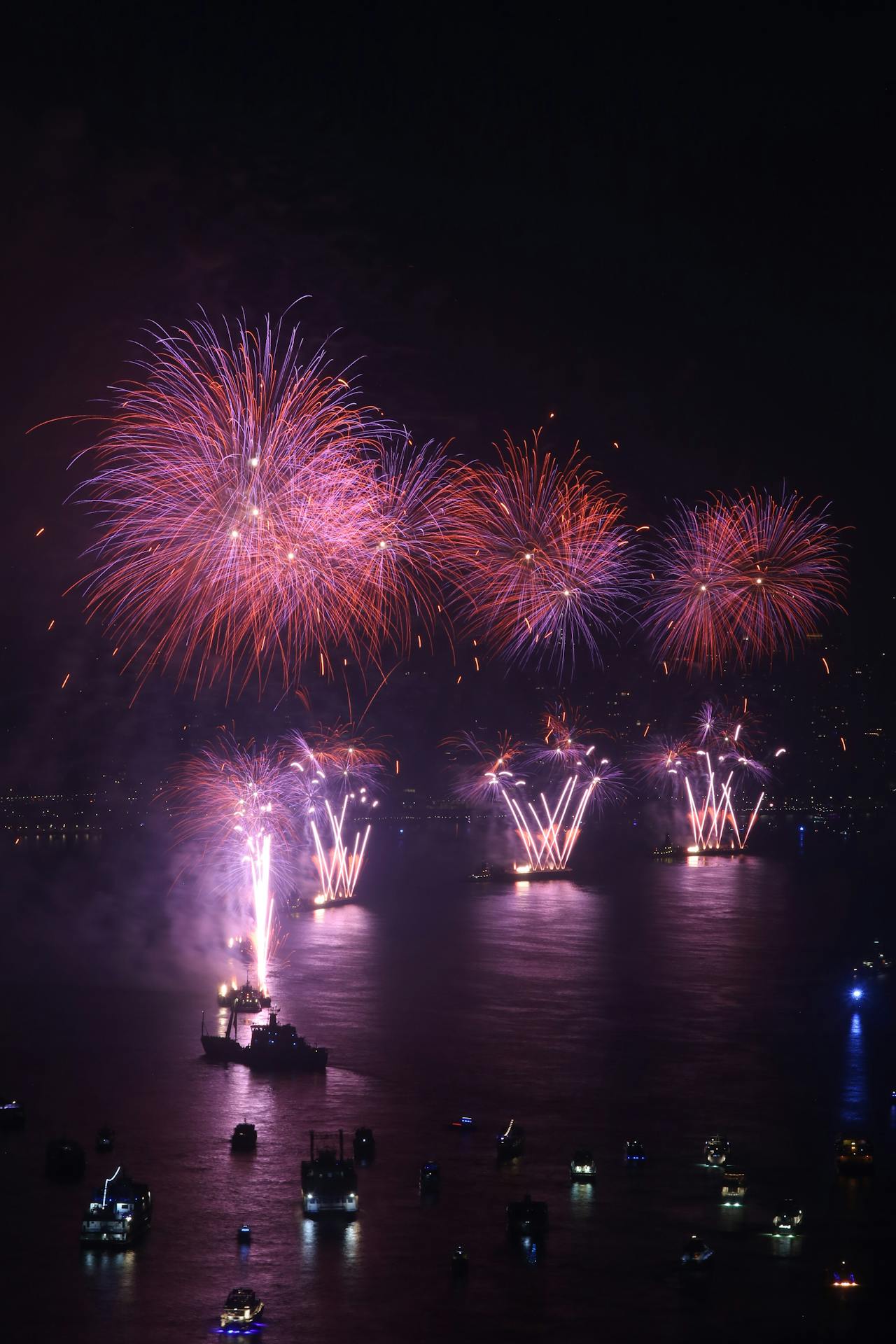 Feuerwerk an einem feierlichen Abend | Quelle: Pexels