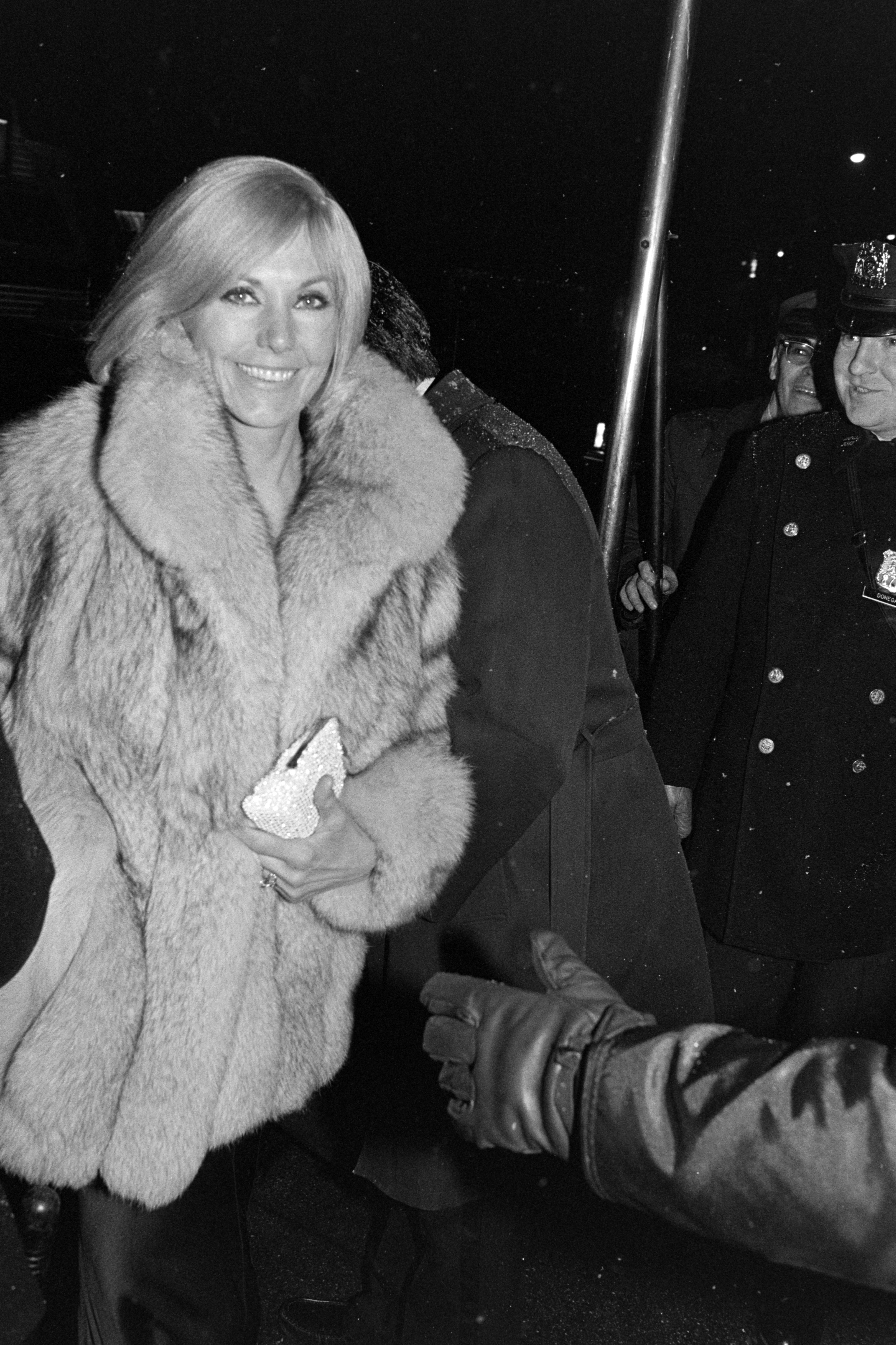 Kim Novak besucht am 15. Dezember 1980 eine Veranstaltung zugunsten des Mountbatten Memorial Fund im Ziegfeld Theatre in New York City. | Quelle: Getty Images