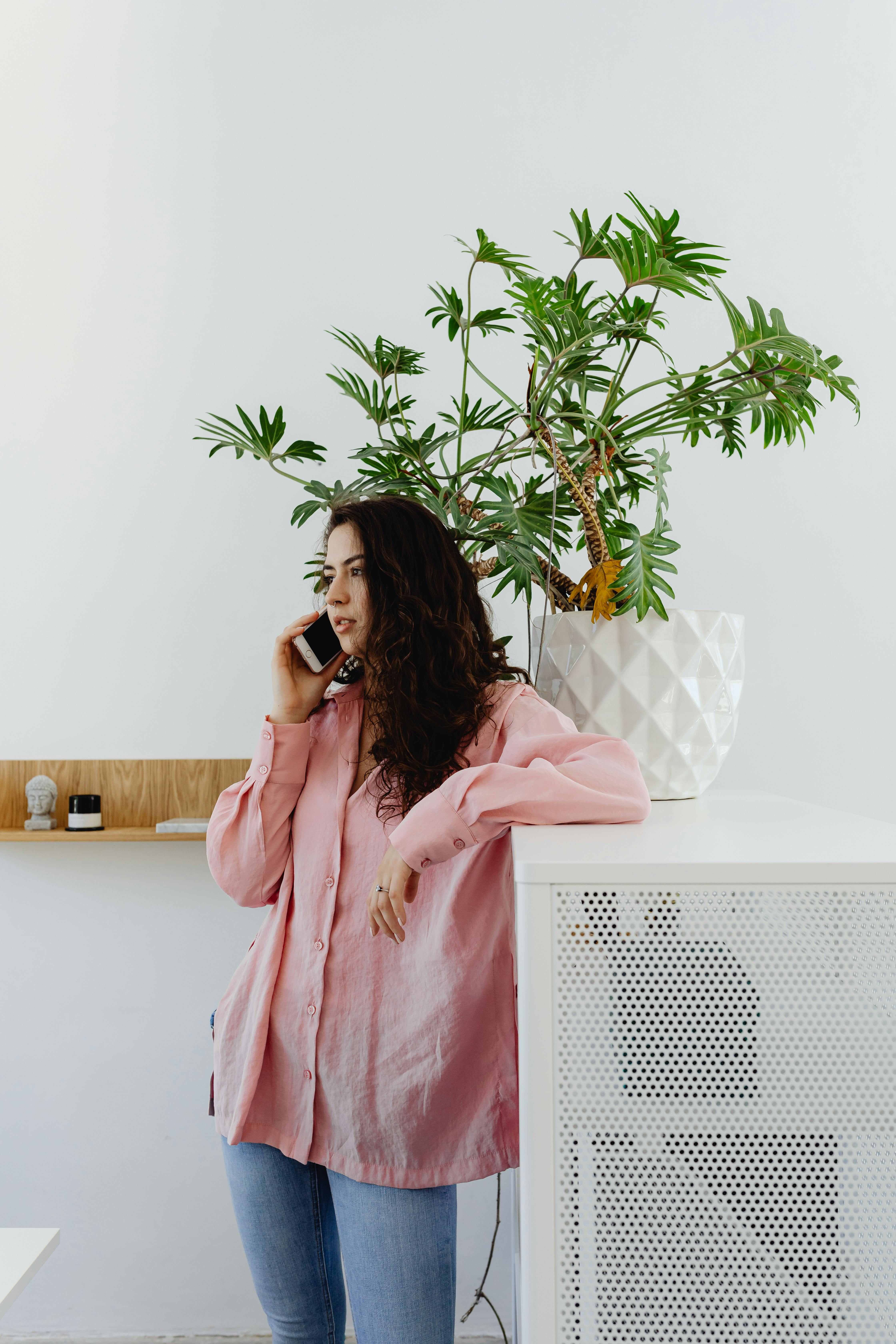 Frau am Telefon | Quelle: Pexels