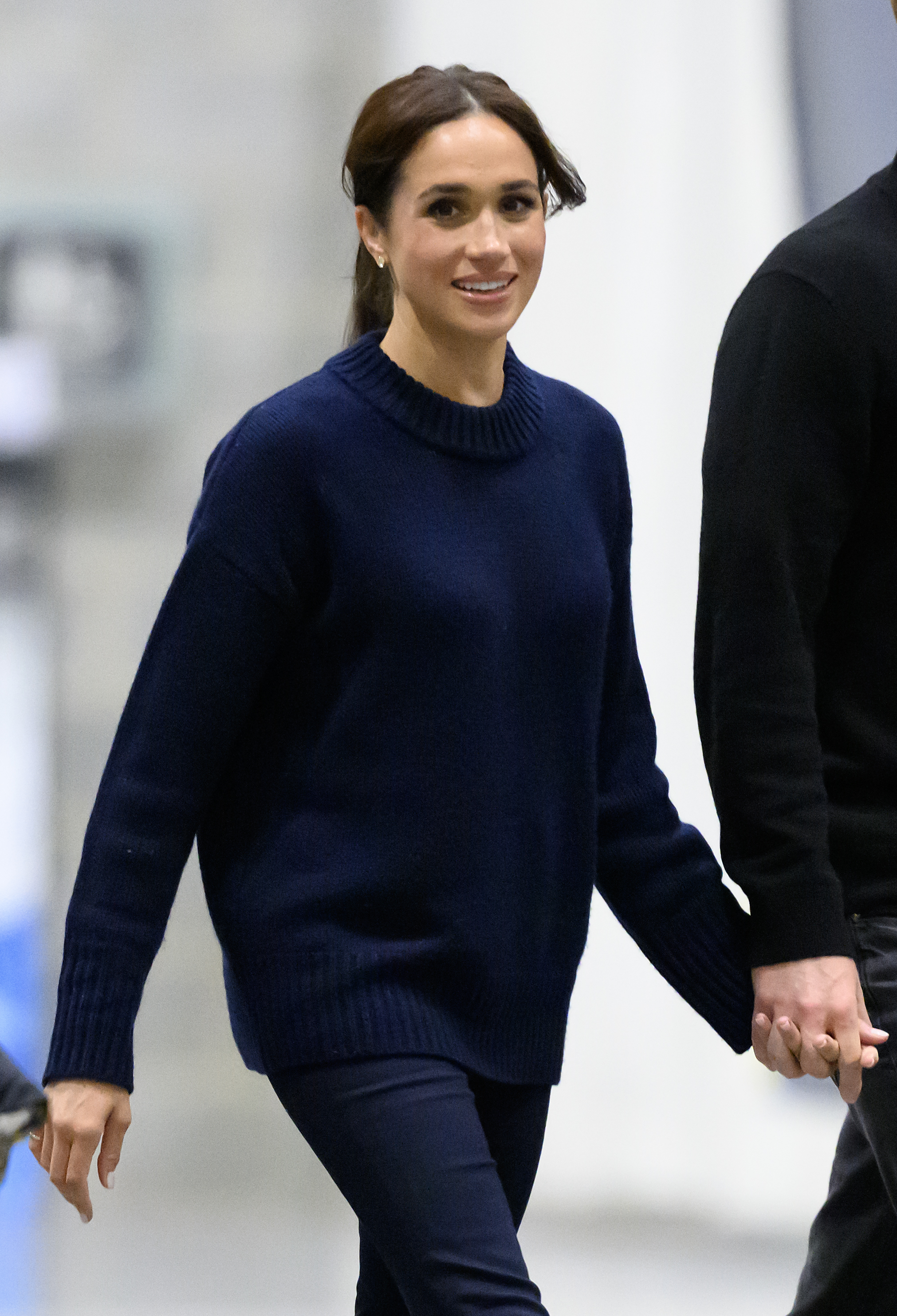 Meghan Markle beim Rollstuhlbasketballturnier während der Invictus Games in Vancouver, British Columbia, am 9. Februar 2025. | Quelle: Getty Images