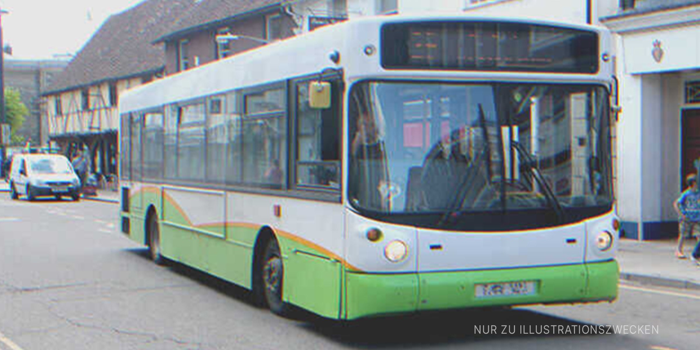 Bus unterwegs | Quelle: Flickr / charles cars (CC BY 2.0)