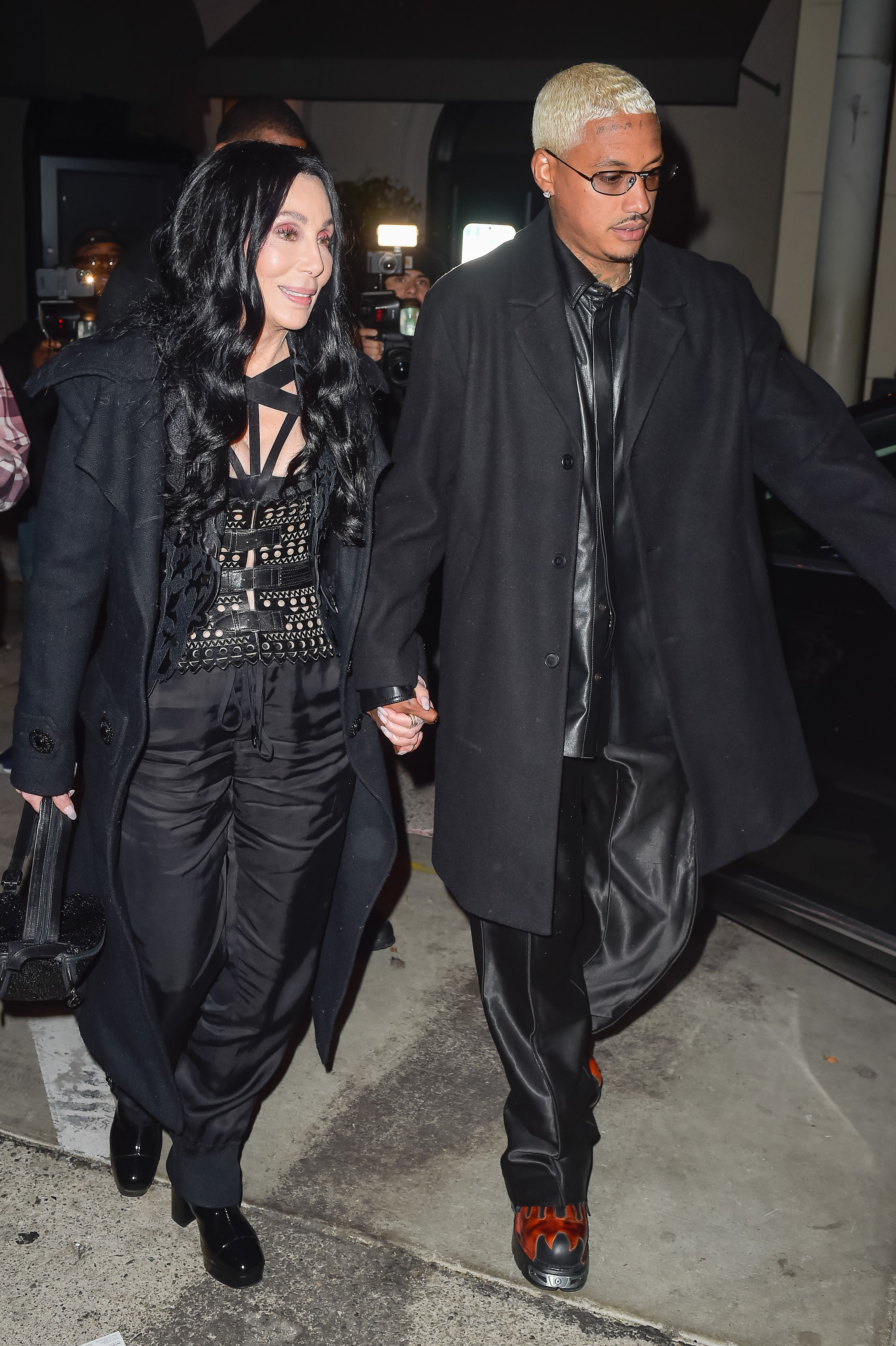 Cher und Alexander Edwards werden am 2. November 2022 in Los Angeles, Kalifornien, gesehen. | Quelle: Getty Images