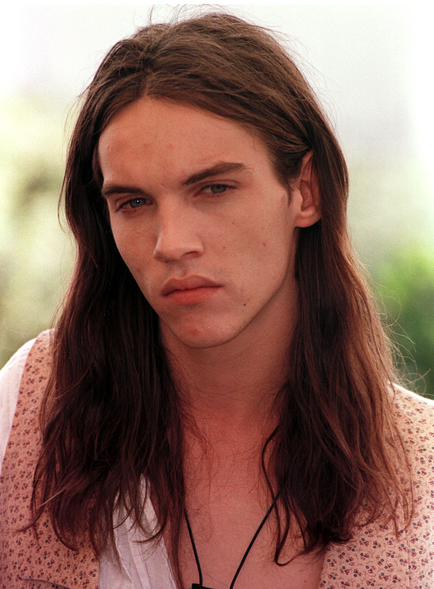 Der Schauspieler bei einem Fotocall während der 51. Filmfestspiele von Cannes am 22. Mai 1998 in Cannes, Frankreich. | Quelle: Getty Images