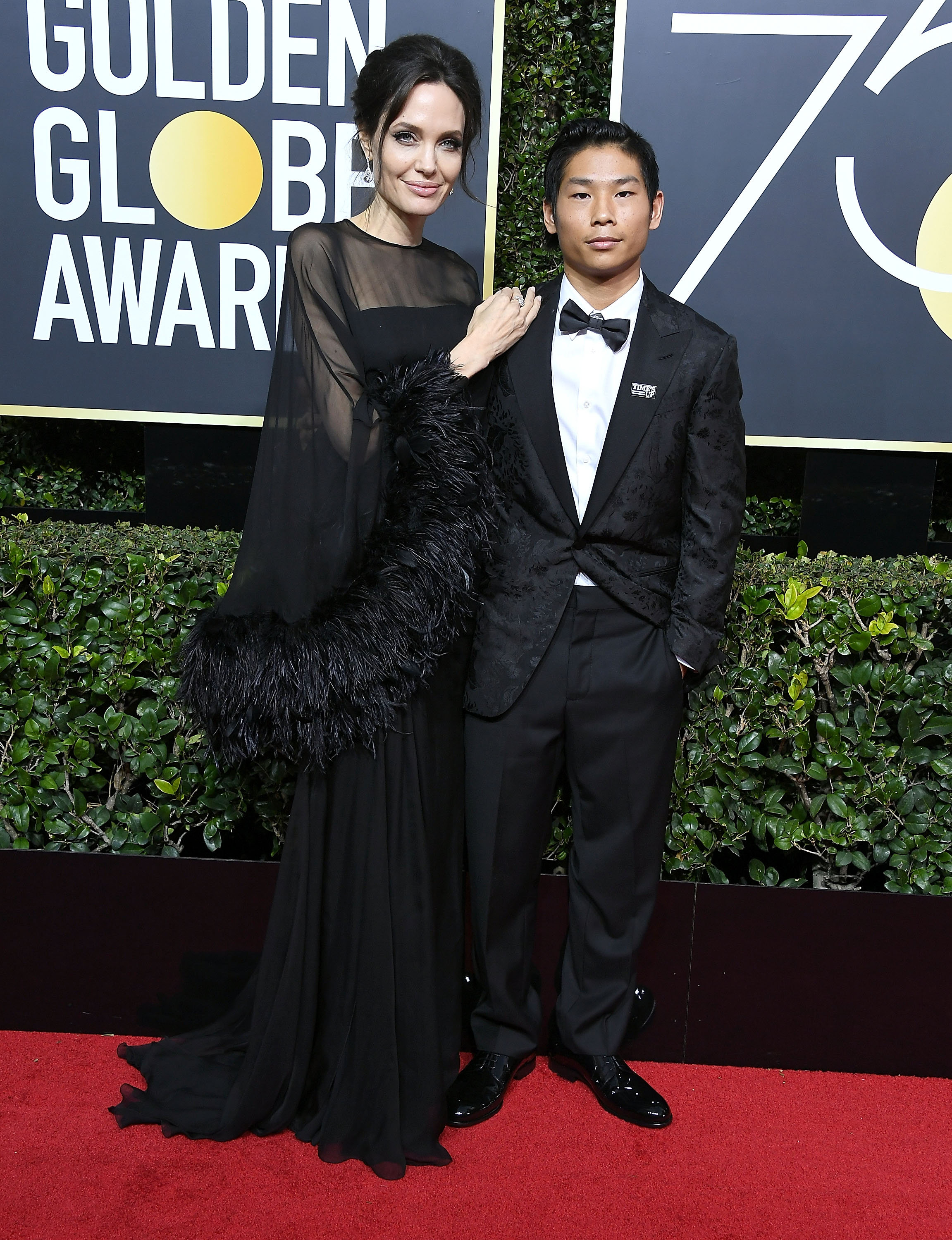Angelina Jolie und Pax Jolie-Pitt bei den 75. jährlichen Golden Globe Awards im Beverly Hilton Hotel am 7. Januar 2018 in Kalifornien. | Quelle: Getty Images