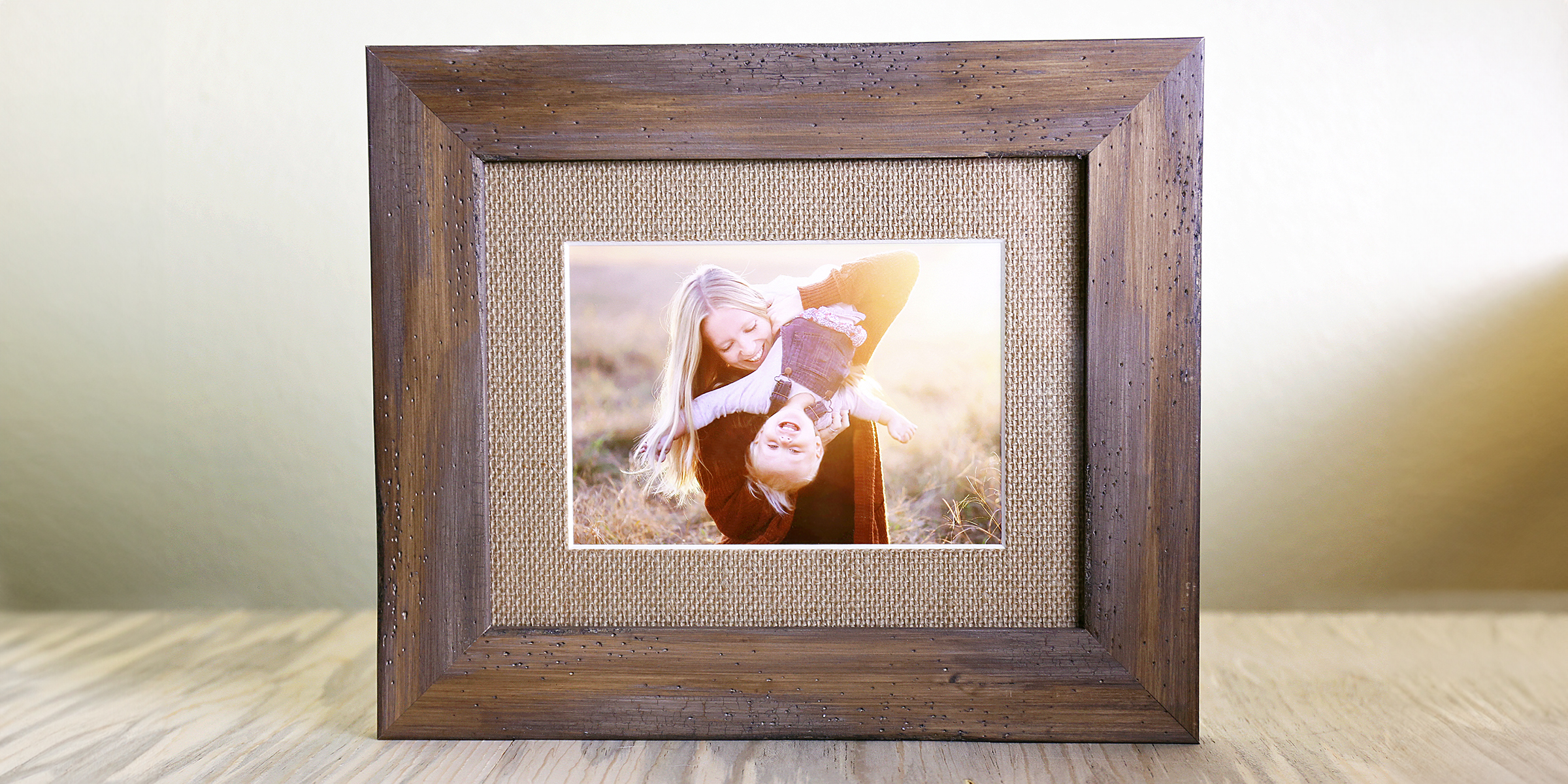 Ein Bild von einer Mutter und ihrer Tochter | Quelle: Shutterstock