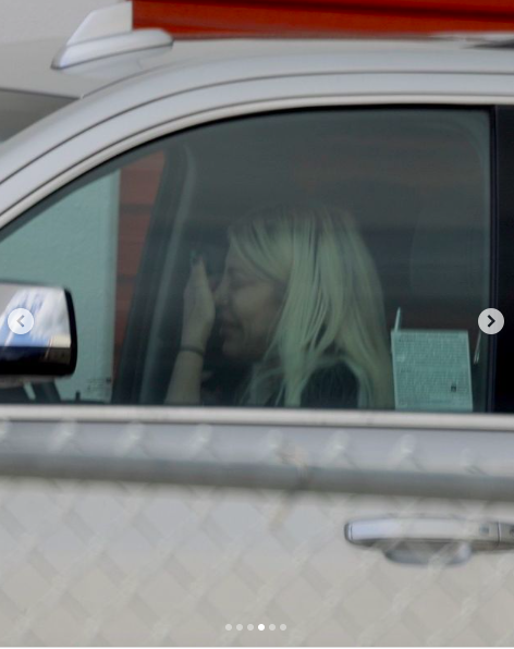Tori Spelling weinend in ihrem Auto gepostet am 30. März 2024 | Quelle: Instagram/entertainmenttonight