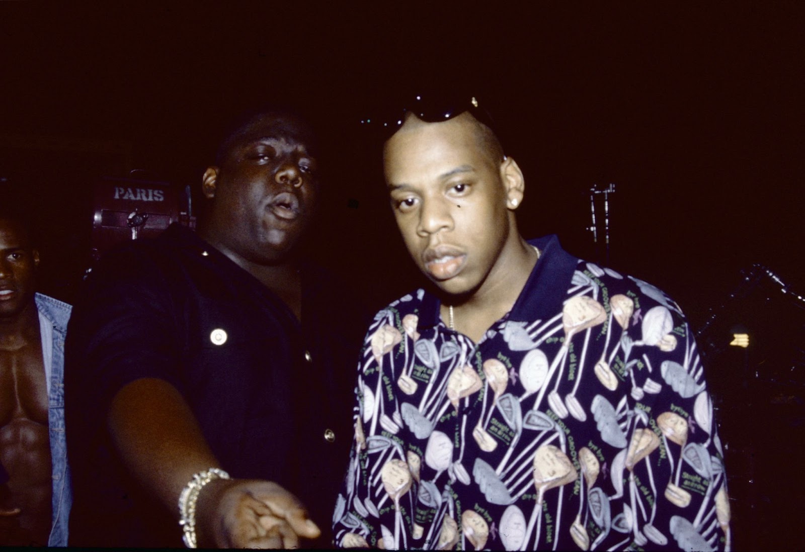 Die Rapper The Notorious BIG und Jay-Z auf einer Party in New York um 1996. | Quelle: Getty Images