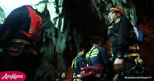 Die Retter versuchen verzweifelt, eine Jugend-Fußballmannschaft zu finden, die seit über einer Woche in einer Höhle festsitzt
