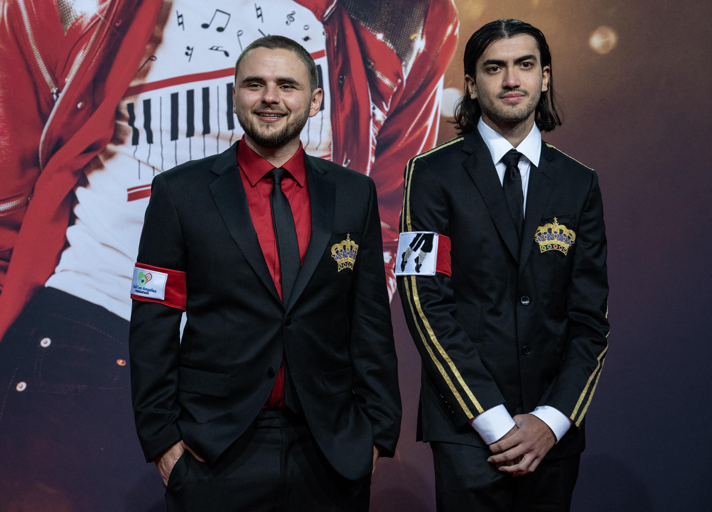 Der US-amerikanische Filmemacher und Sohn von Michael Jackson, Bigi Jackson (rechts), und der US-amerikanische Sänger und Sohn von Michael Jackson, Prince Jackson (links) am 10. April 2026 | Quelle: Getty Images