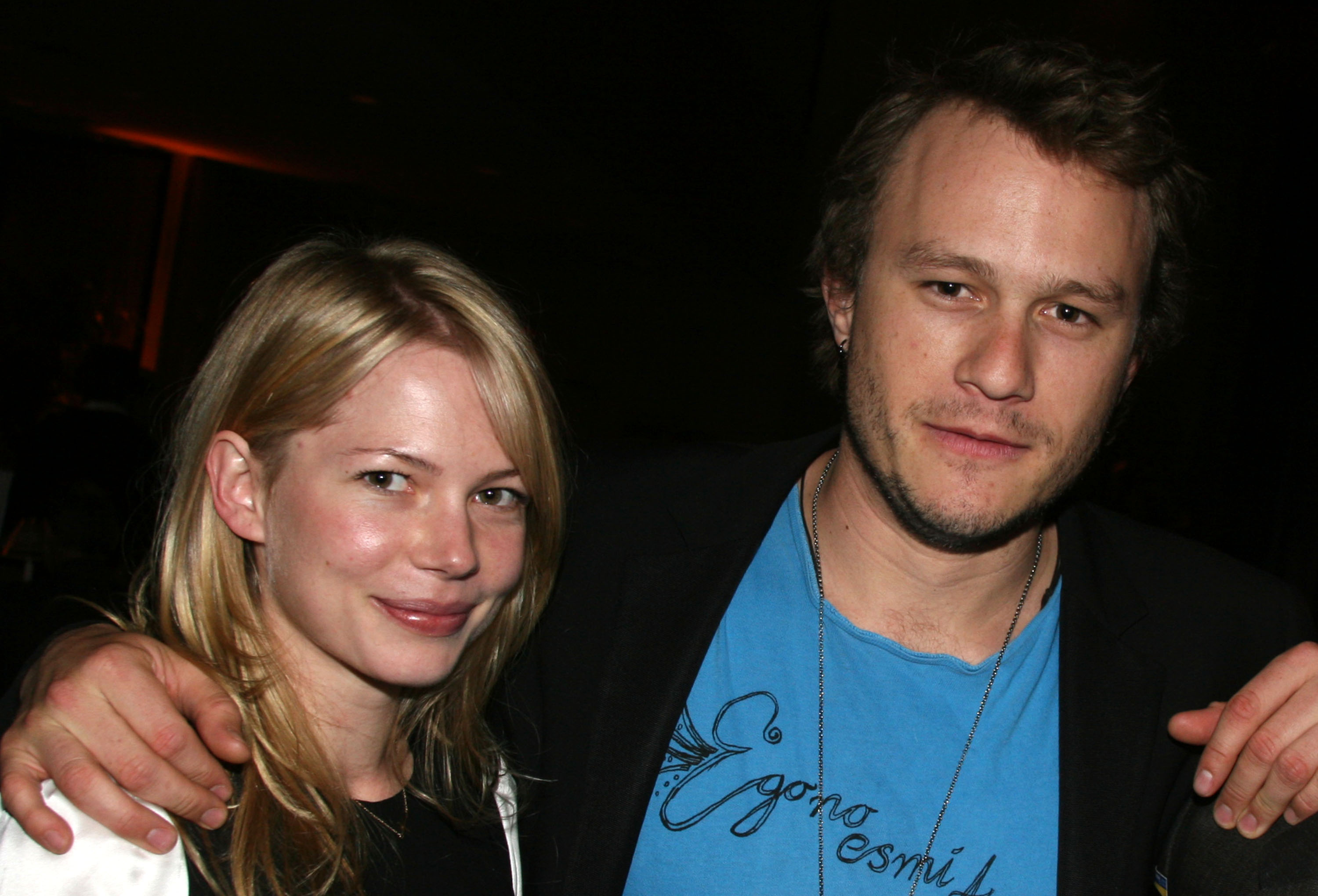 Michelle Williams und Heath Ledger bei der Premiere von "Awake and Sing!" im Jahr 2006 | Quelle: Getty Images