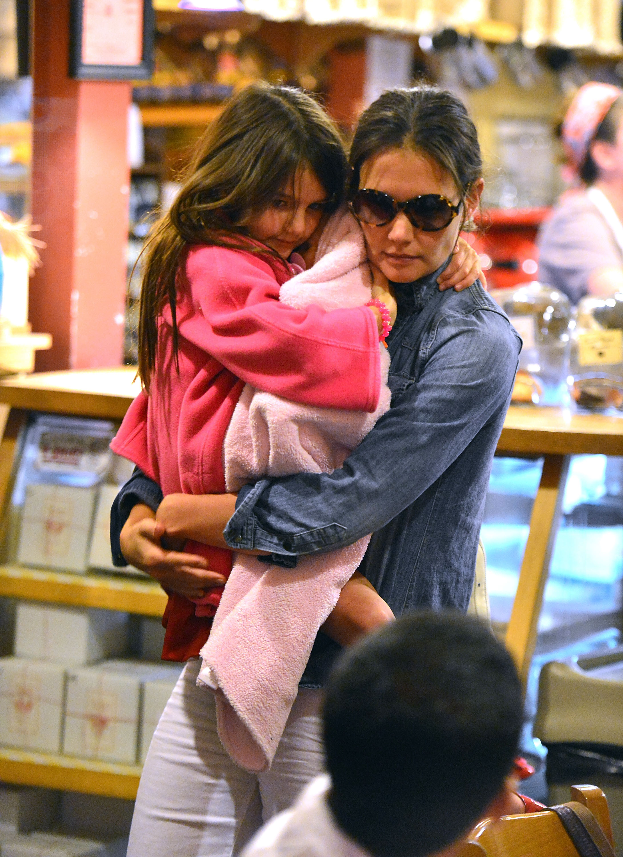 Katie Holmes und Suri Cruise in New York City am 20. August 2012. | Quelle: Getty Images