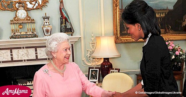 Die Queen meint, dass das königliche Protokoll „Unsinn“ ist, so Michelle Obama