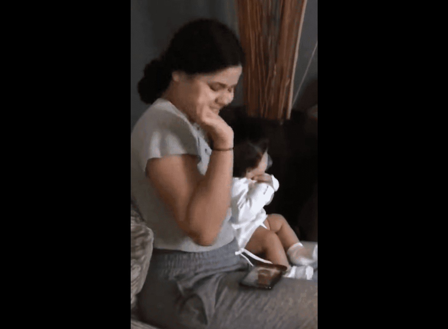 Frau mit Baby - Quelle: Facebook - JD Videos Oficial