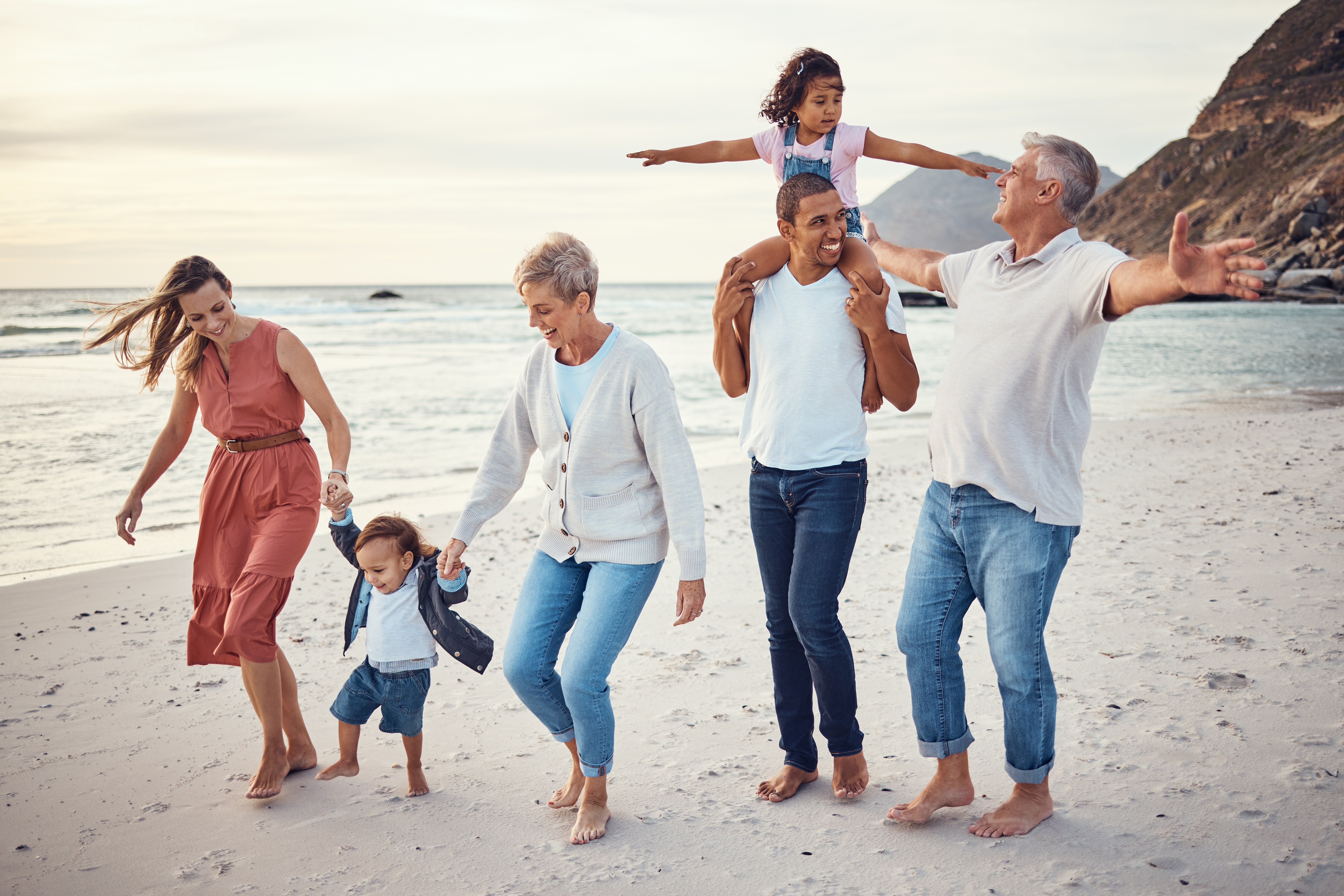 Familie am Strand | Shutterstock