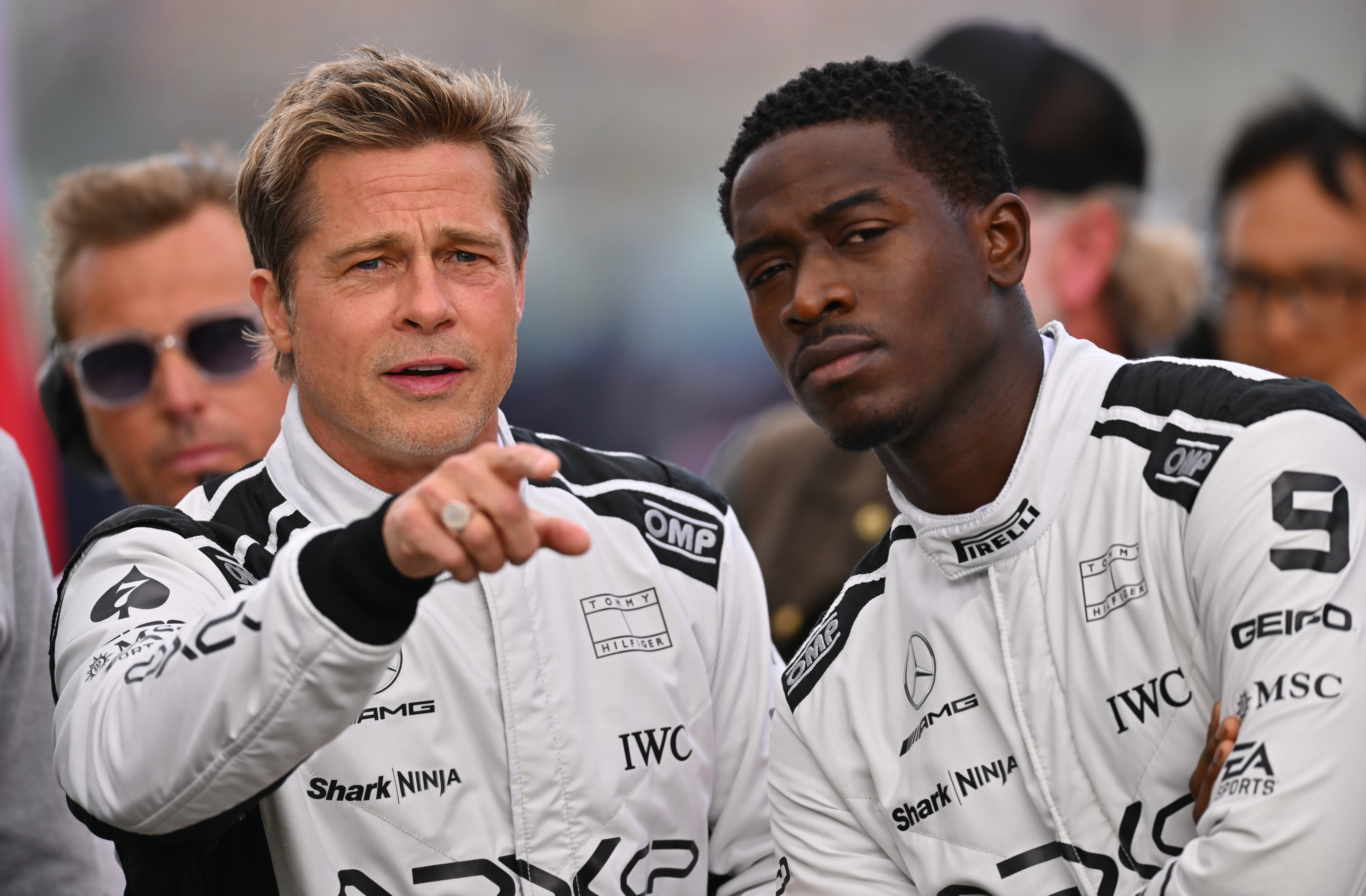 Brad Pitt und Damson Idris beim F1 Grand Prix of Great Britain in Northampton, England am 9. Juli 2023 | Quelle: Getty Images