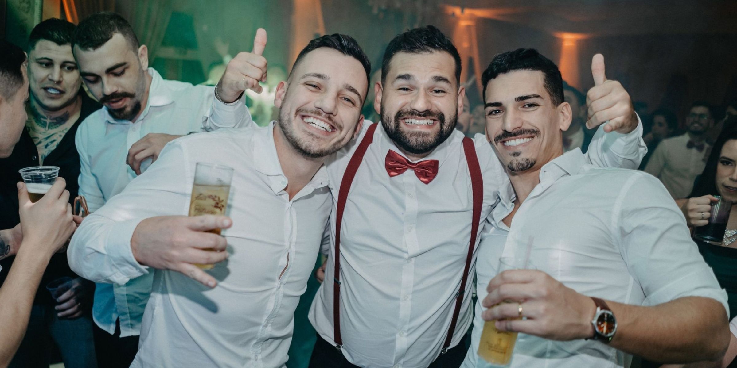 Freunde, die gemeinsam auf einer Party feiern | Quelle: Pexels