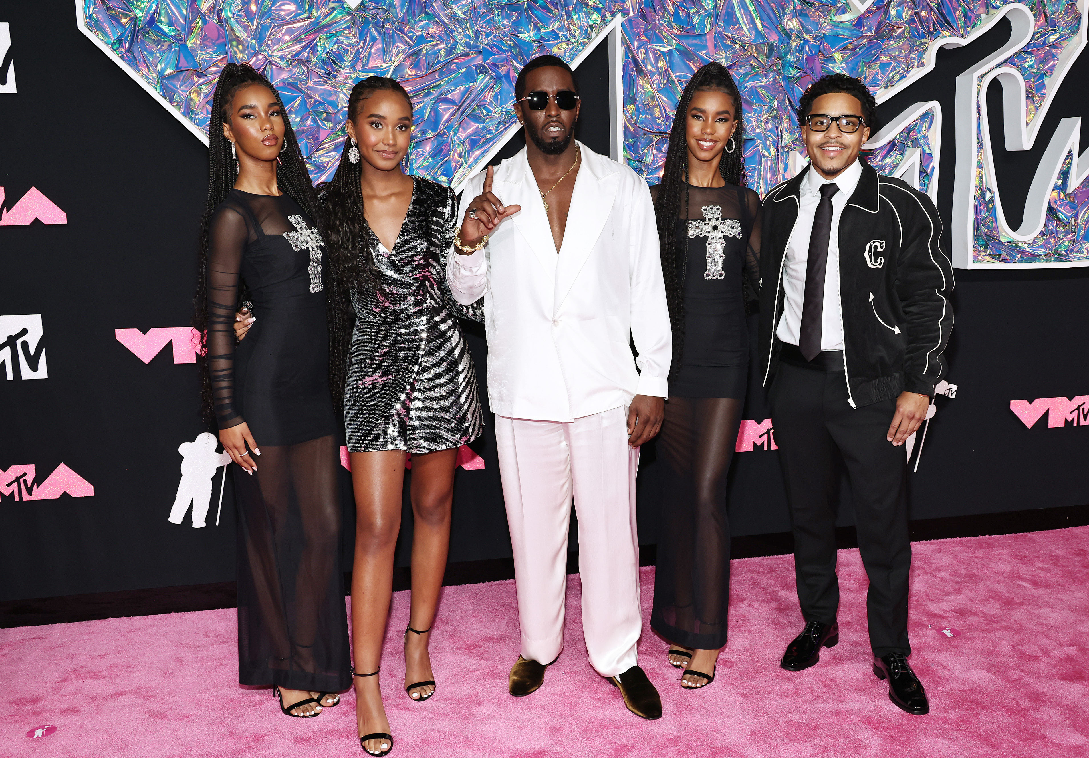 Sean Combs und seine Kinder besuchen die MTV Video Music Awards 2023 am 12. September 2023 in Newark, New Jersey. | Quelle: Getty Images