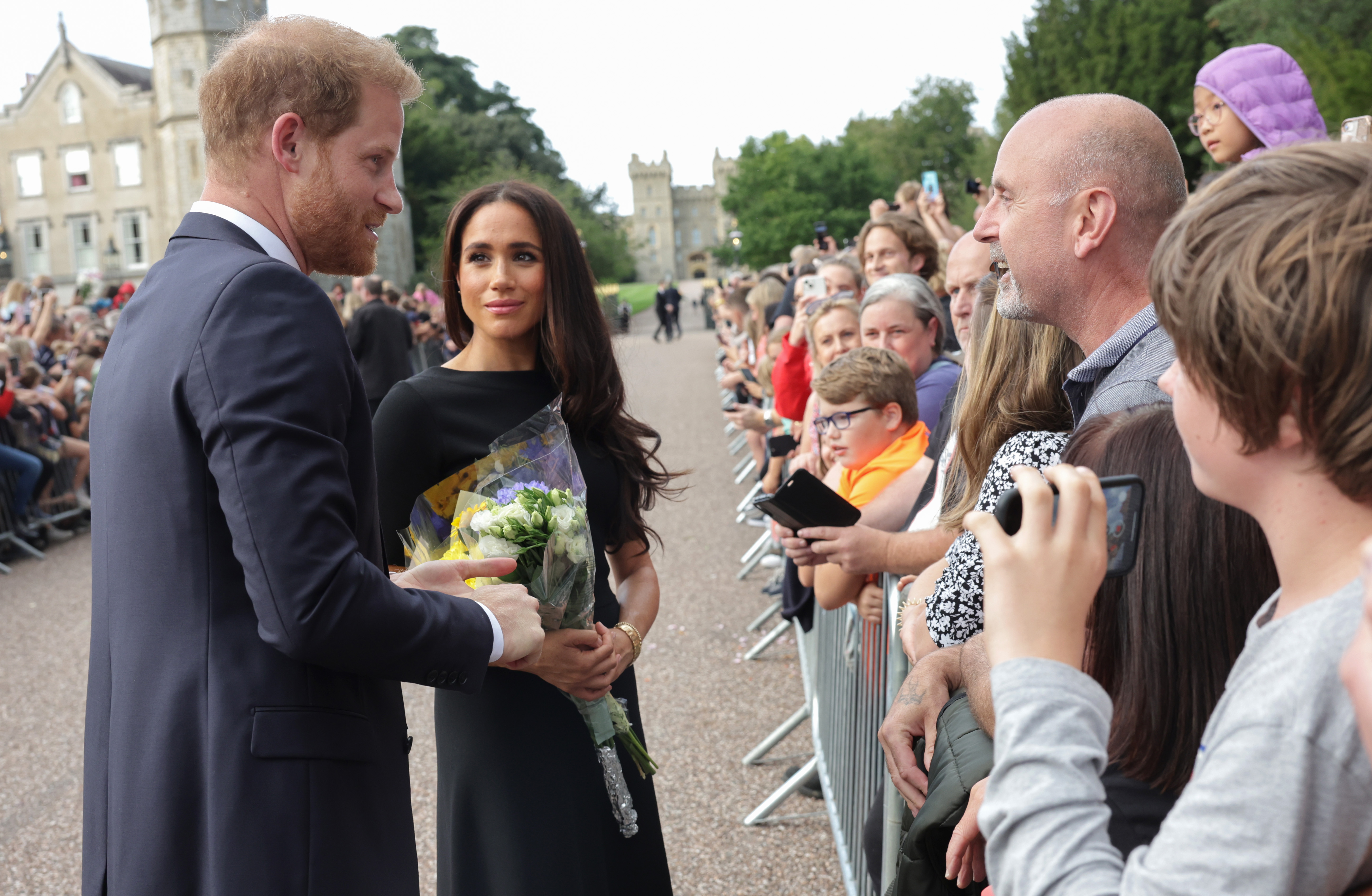 Harry hatte zuvor in einem Gespräch mit der Sängerin Joss Stone über einen Umzug gesprochen, wobei sie darauf hinwies, wie wichtig britische Schulen und ein Zugehörigkeitsgefühl für heranwachsende Kinder seien. | Quelle: Getty Images