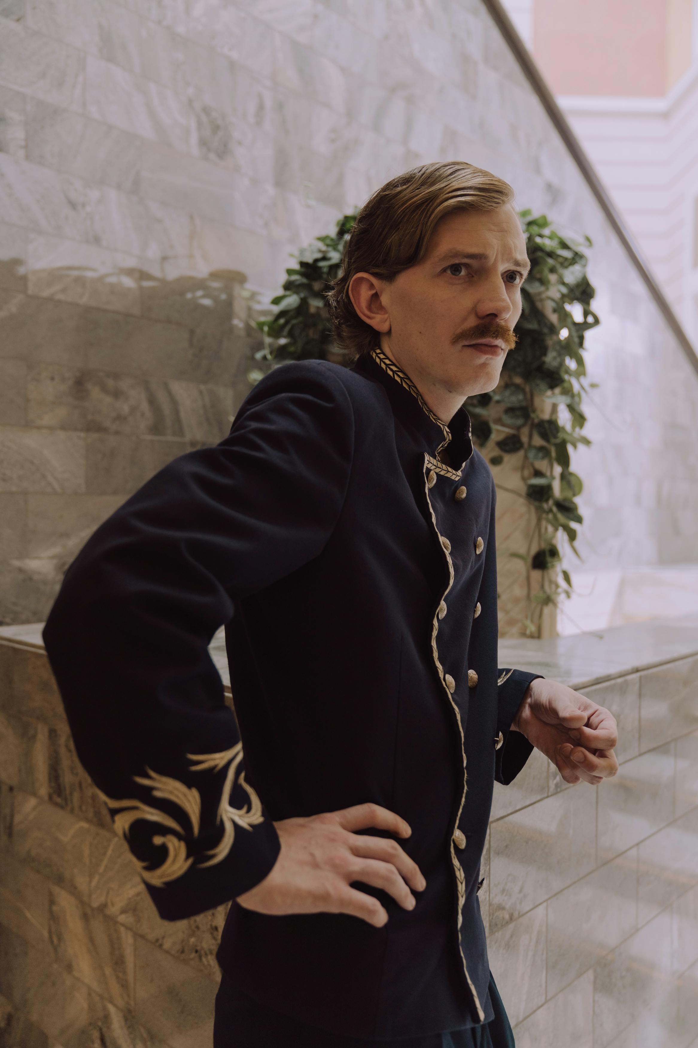 Ein geschocktes Personalmitglied | Quelle: Pexels