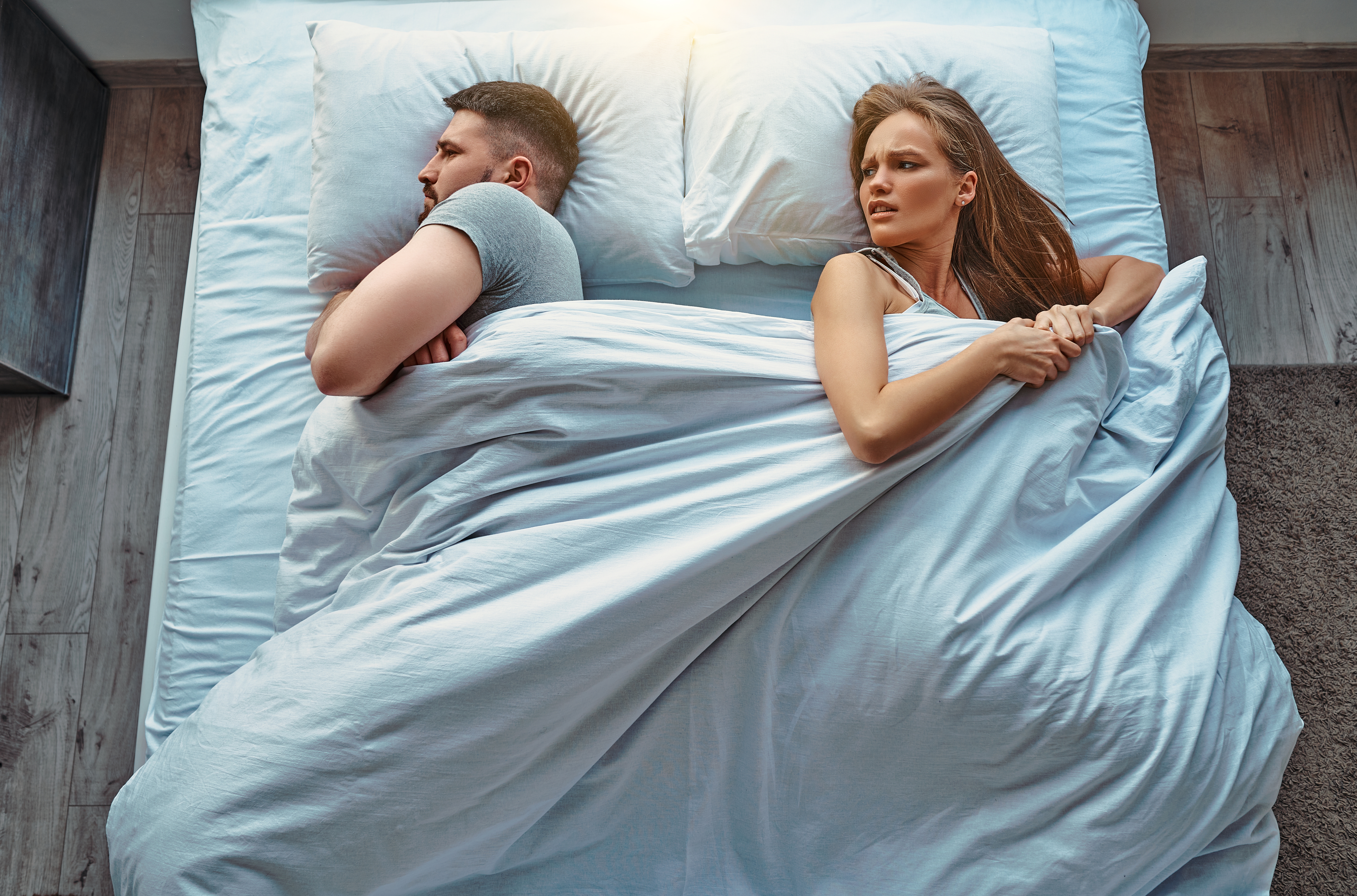 Mann und Frau streiten im Bett | Quelle: Shutterstock