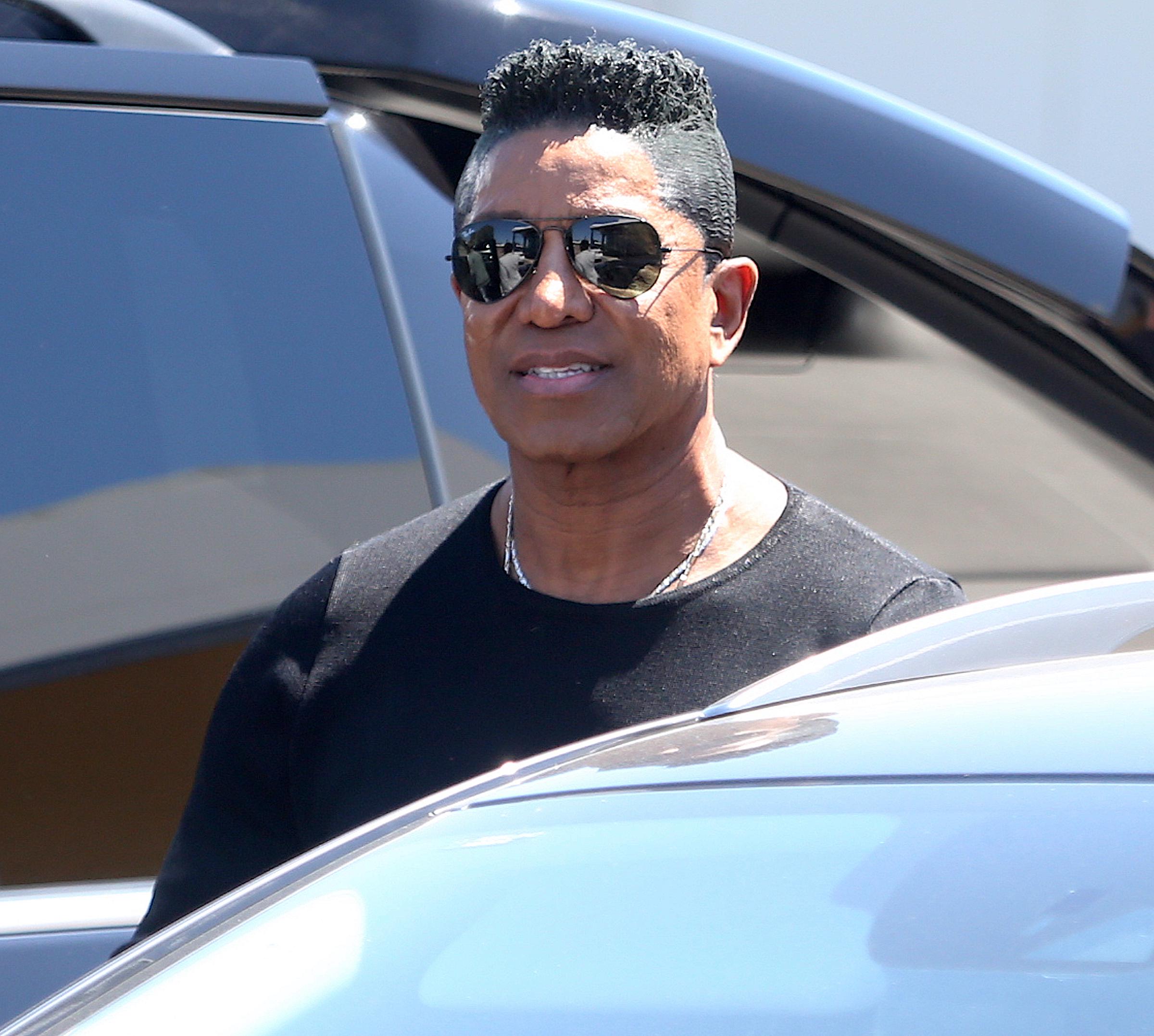 Jermaine Jackson wird am 19. Januar 2019 am Flughafen von Perth in Australien fotografiert. | Quelle: Getty Images