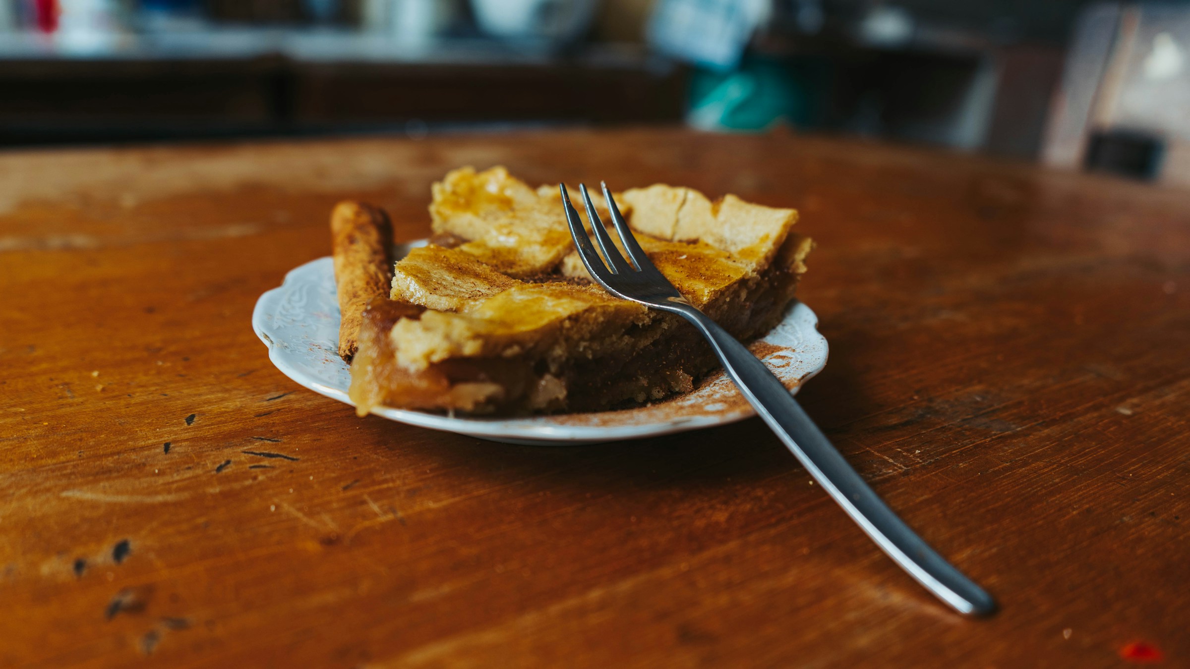 Ein Stück Kuchen auf einem Teller | Quelle: Unsplash