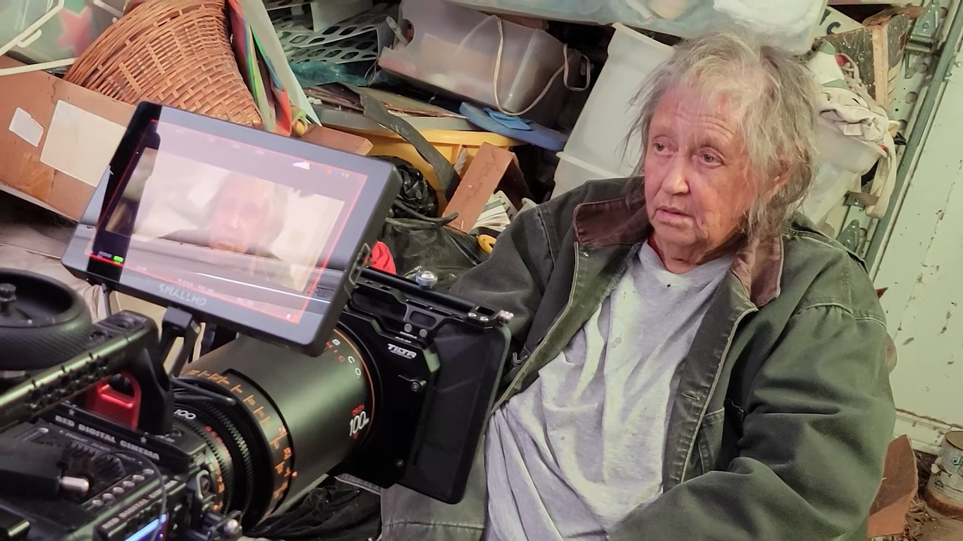 Shelley Duvall am Set von "The Forrest Hills", 2023 | Quelle: YouTube/TheForrestHills