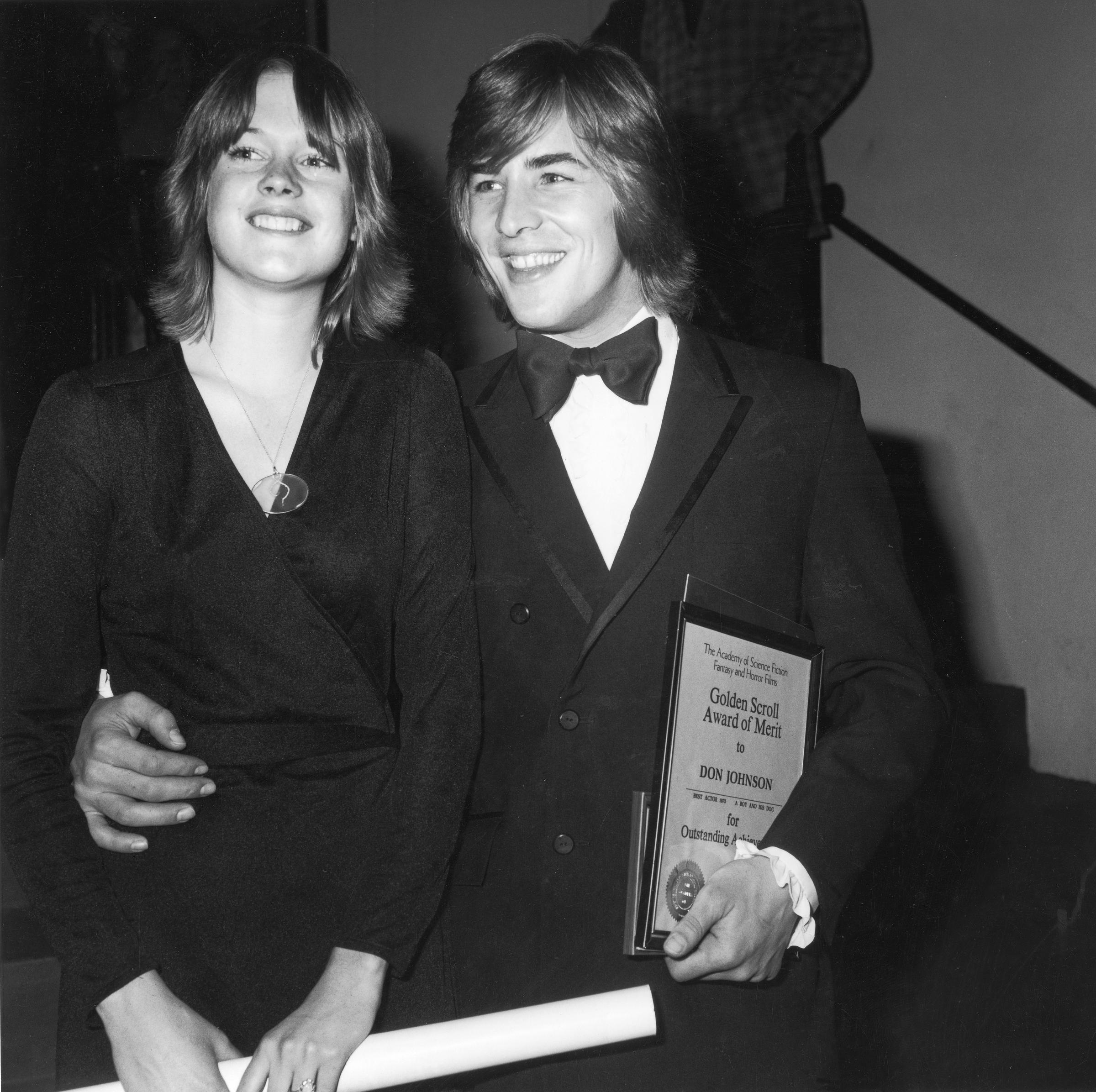 Melanie Griffith und Don Johnson bei den Academy of Science Fiction, Fantasy and Horror Films Awards am 1. Februar 1976 in Los Angeles, Kalifornien. | Quelle: Getty Images